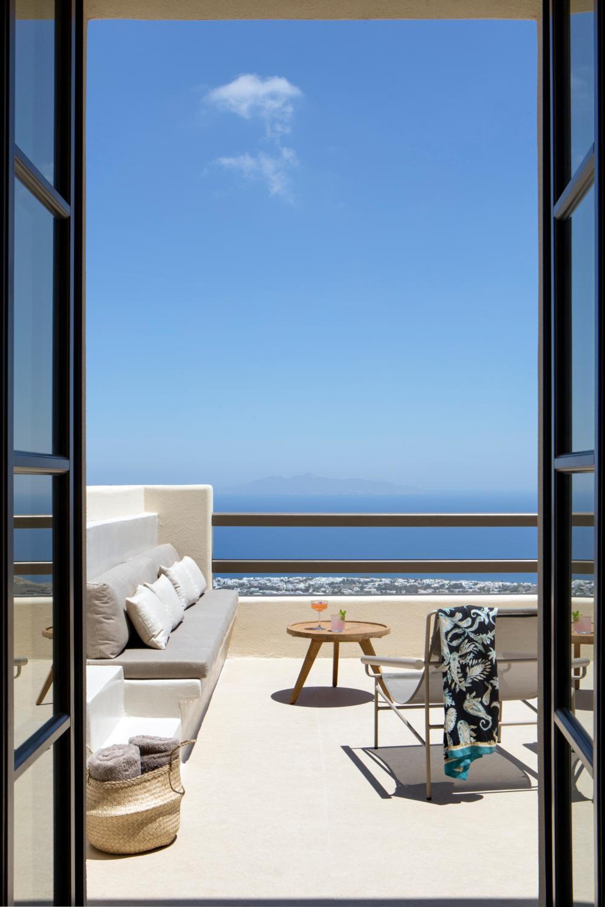 Junior Suite with Heated Plunge Pool and Sea View - Photo 11