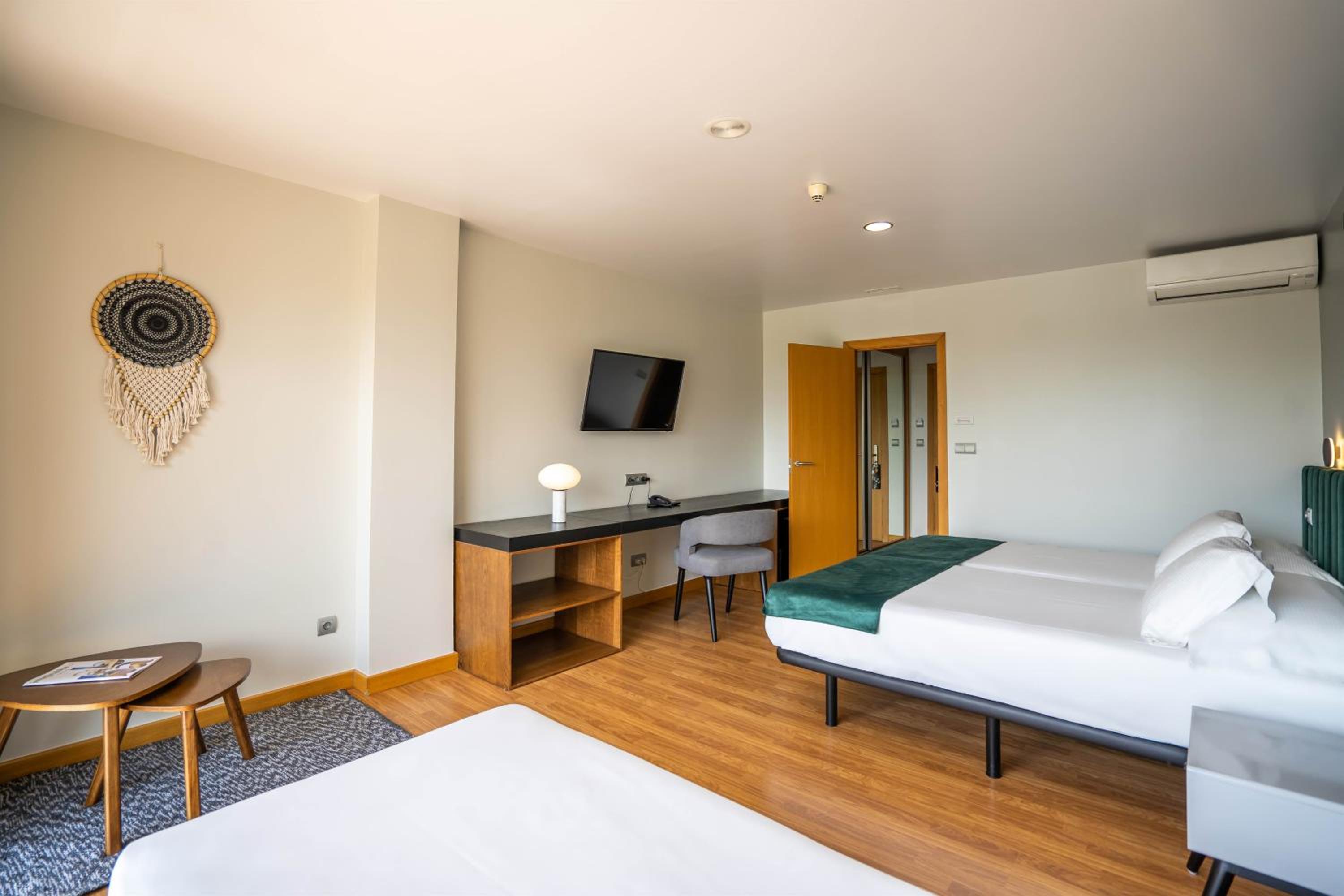 Triple Room (3 Adults) - Photo 2