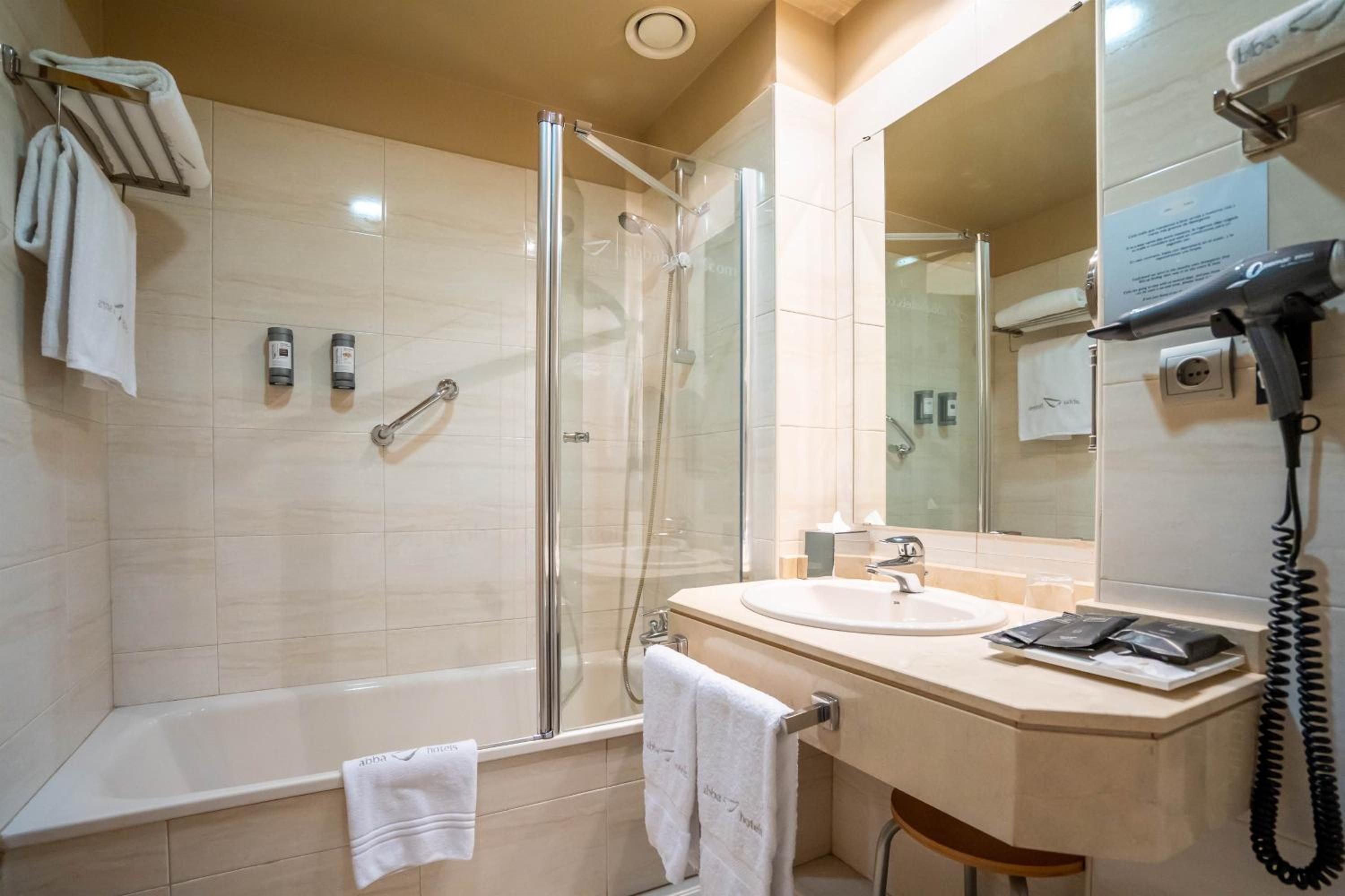 Triple Room (3 Adults) - Photo 4