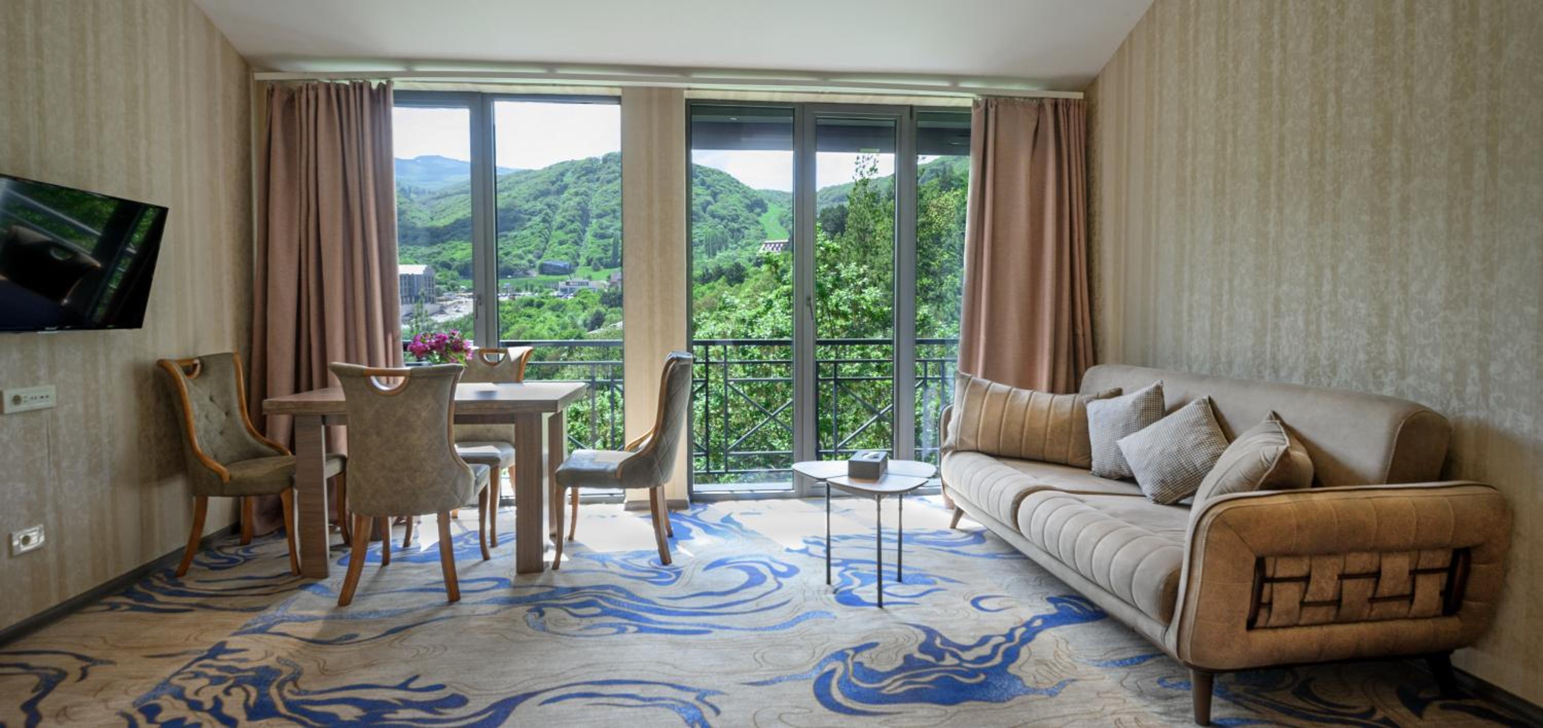 Junior Suite with Mountain View photo 1