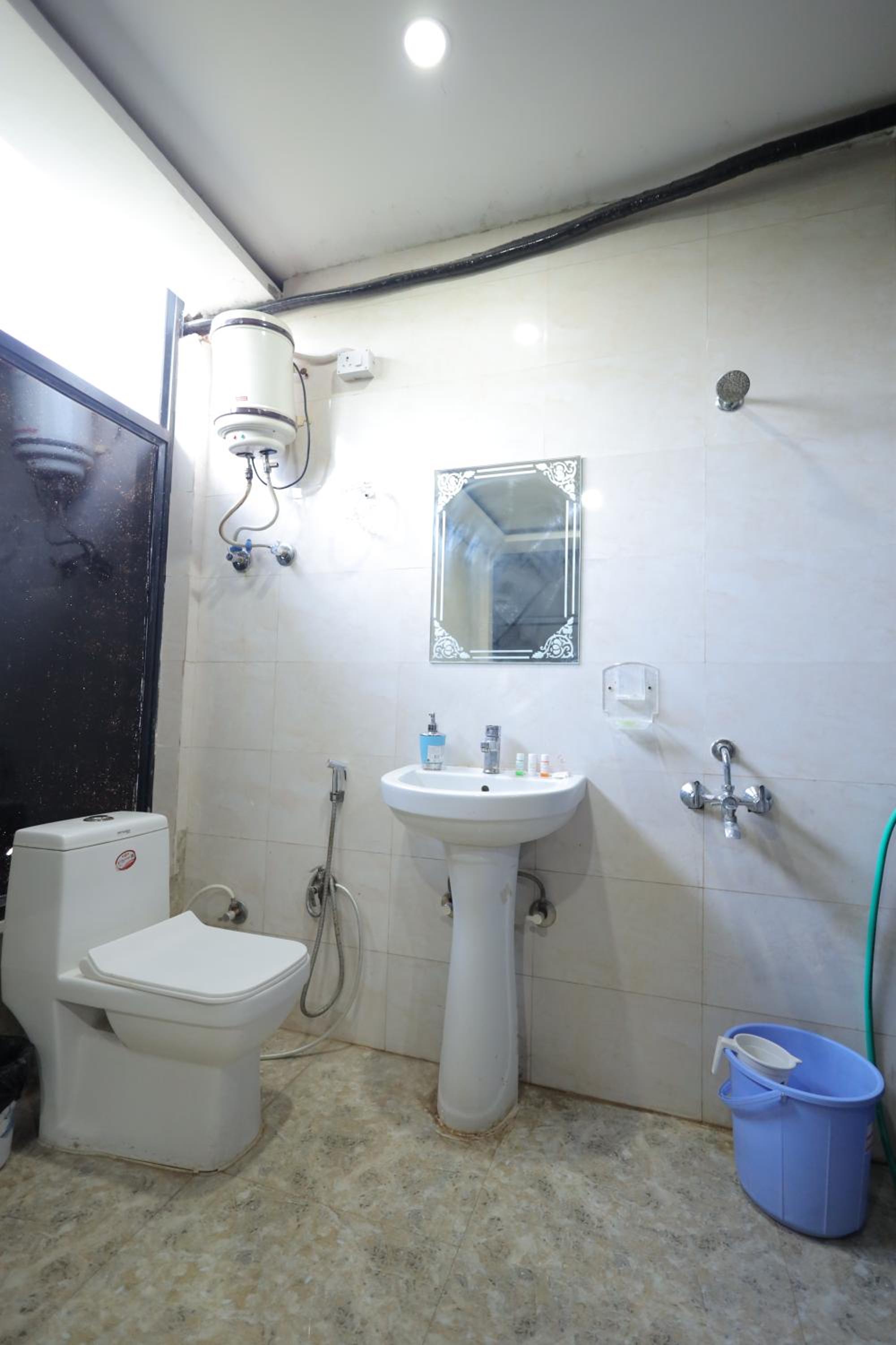 Deluxe Room - Photo 4
