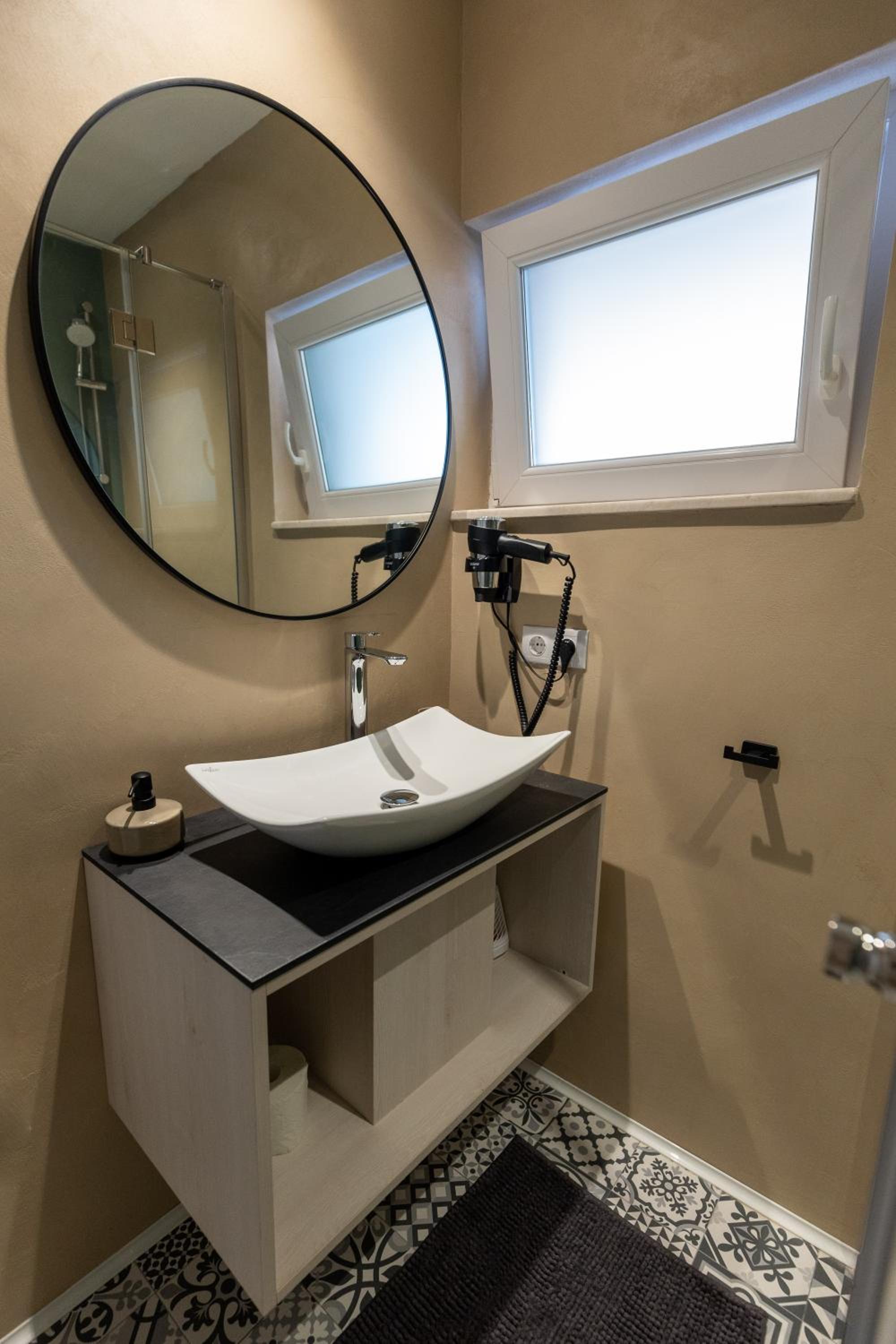 Deluxe Room - Photo 5
