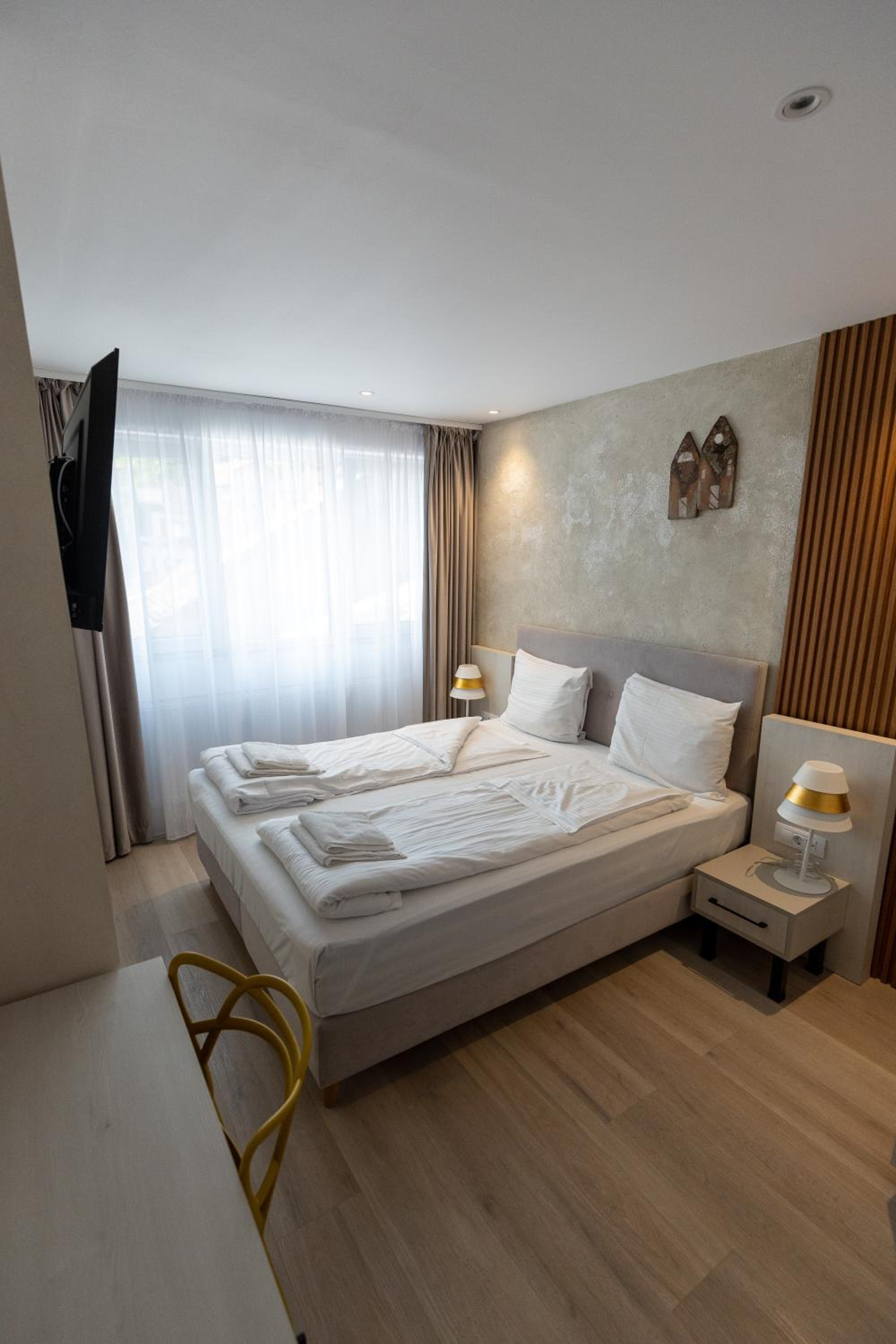 Deluxe Room - Photo 1