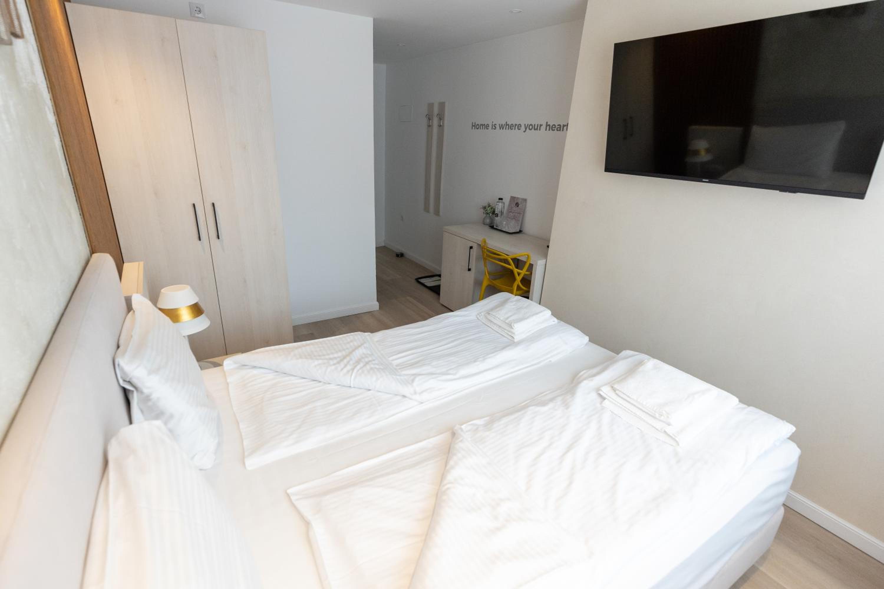 Deluxe Room - Photo 3