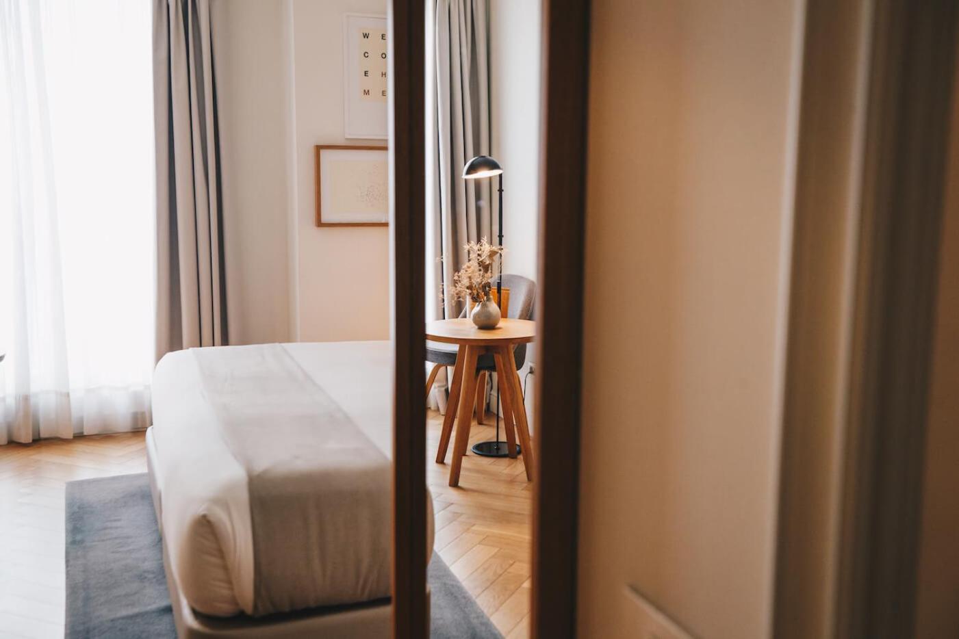 Deluxe Double Room High Floor thumbnail 5