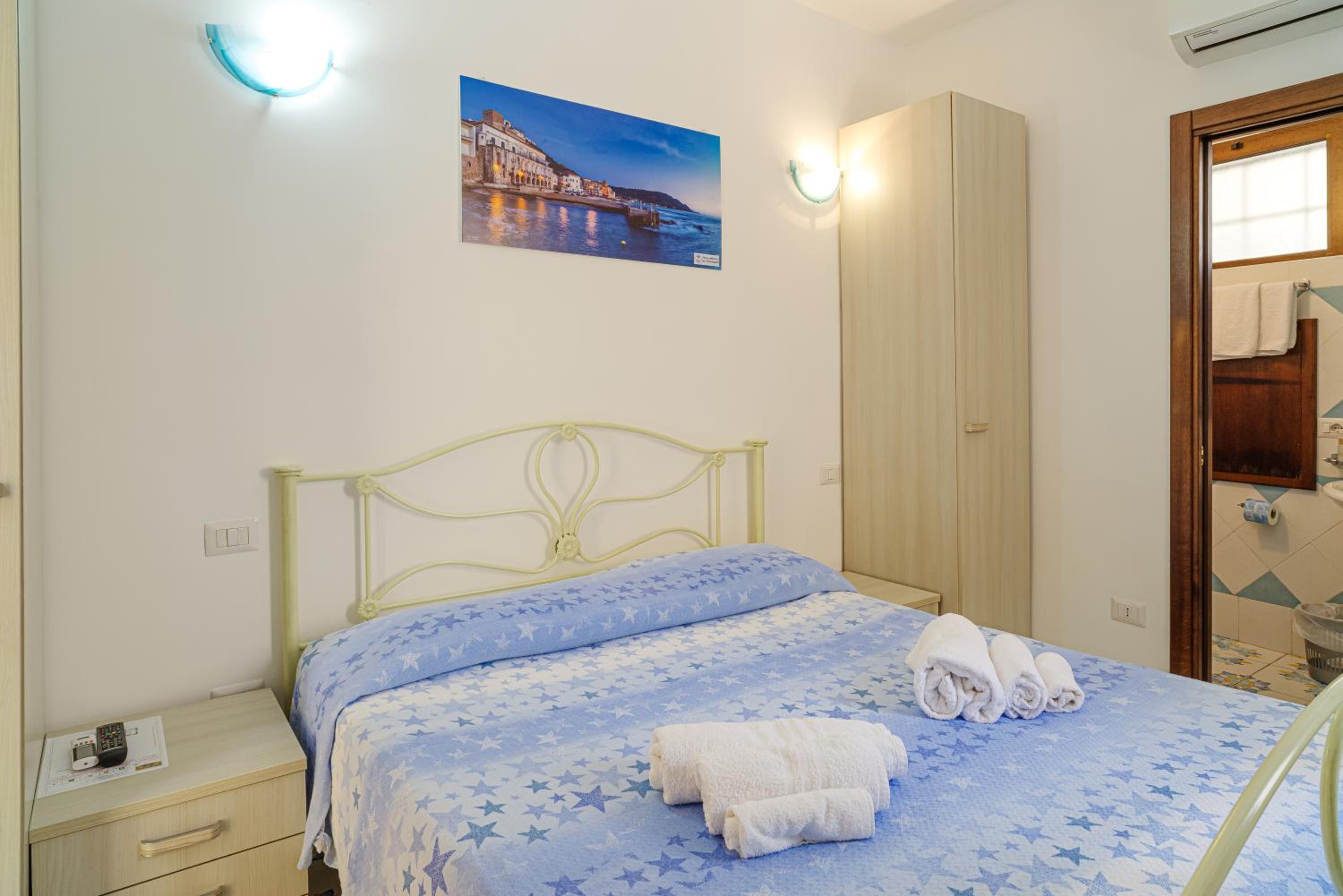 Economy Double Room photo 1