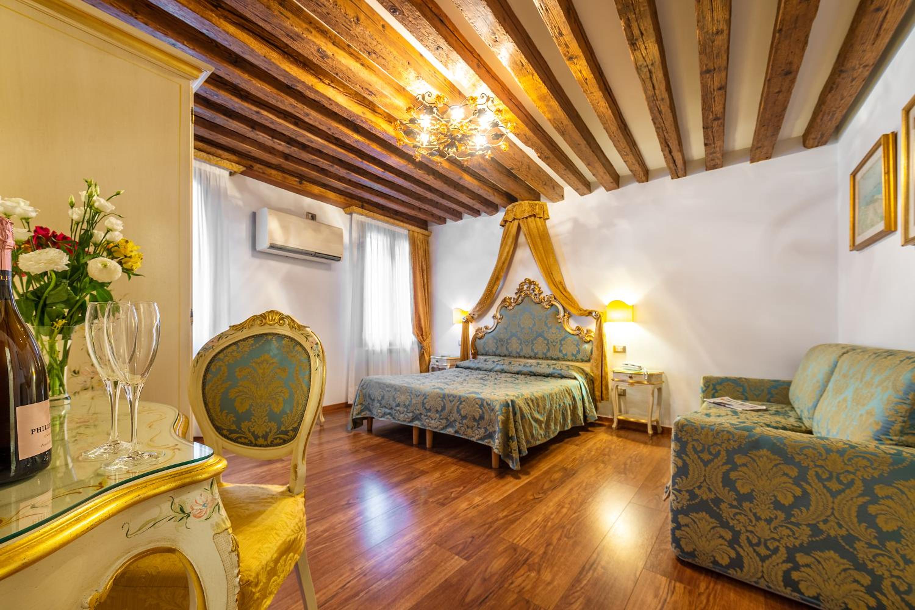 Superior Double Room with Canal View photo 1