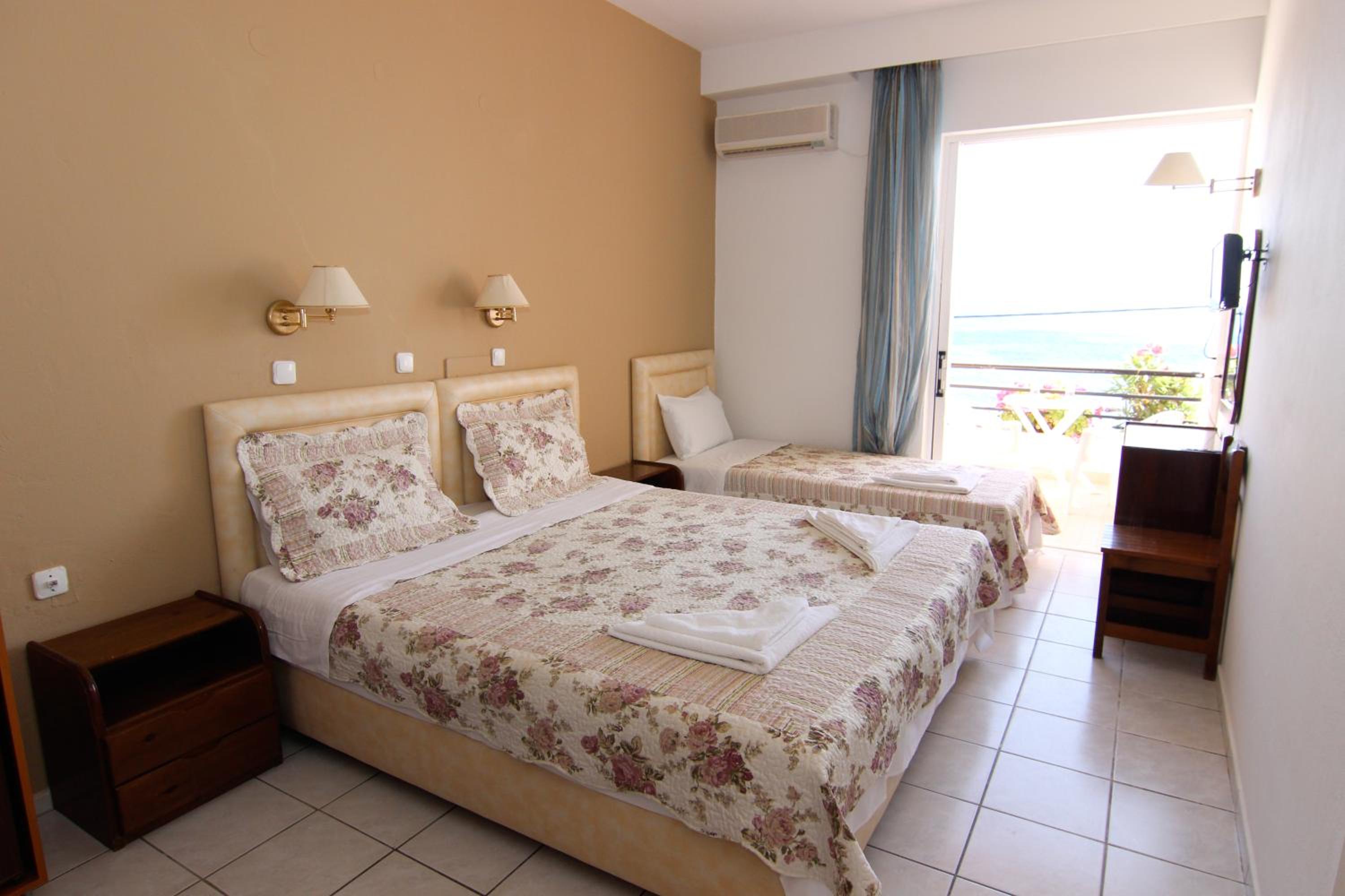 Superior Double Room with Sea View - Photo 1