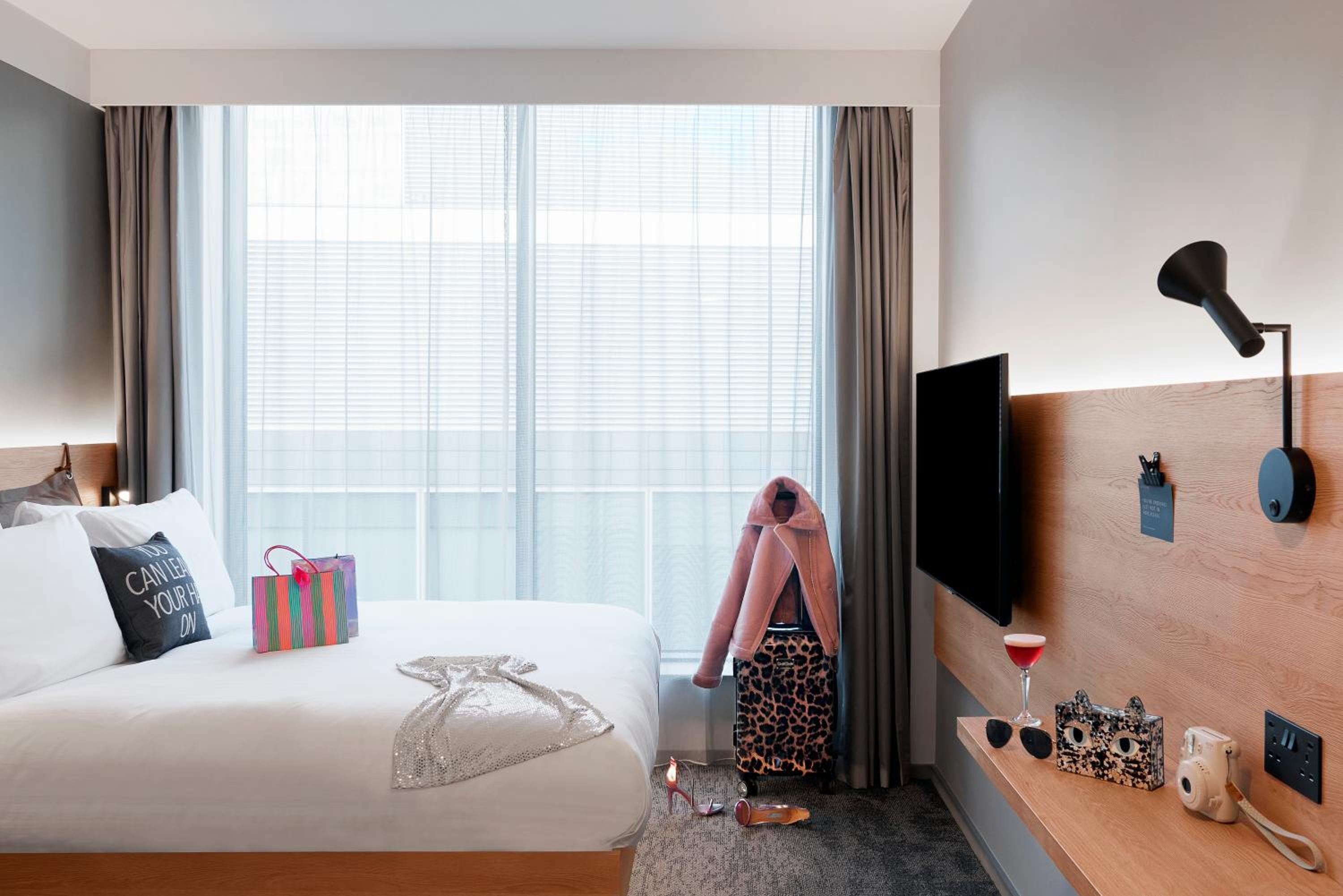 Moxy Sleeper, Guest room, 1 King - Photo 1