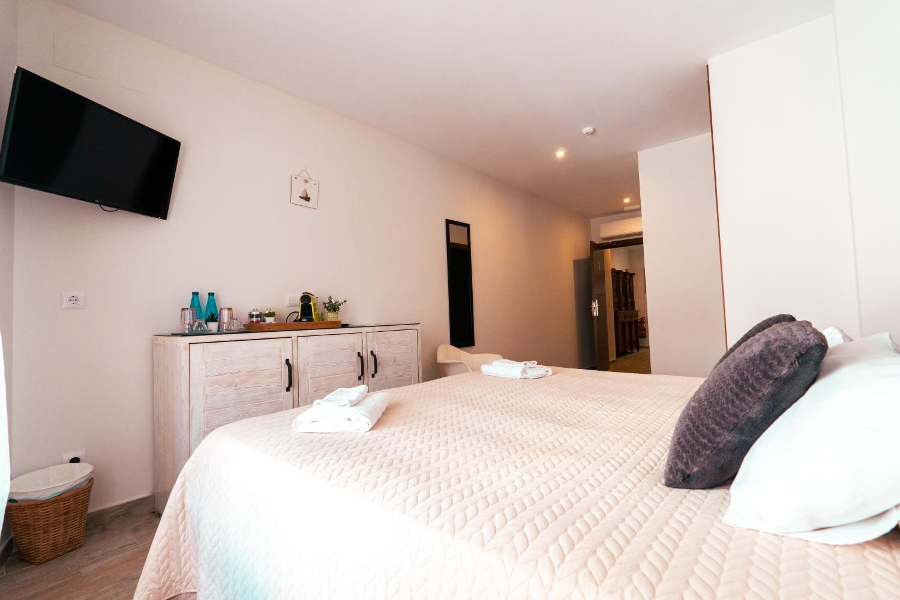 Deluxe Double or Twin Room with Balcony photo 2