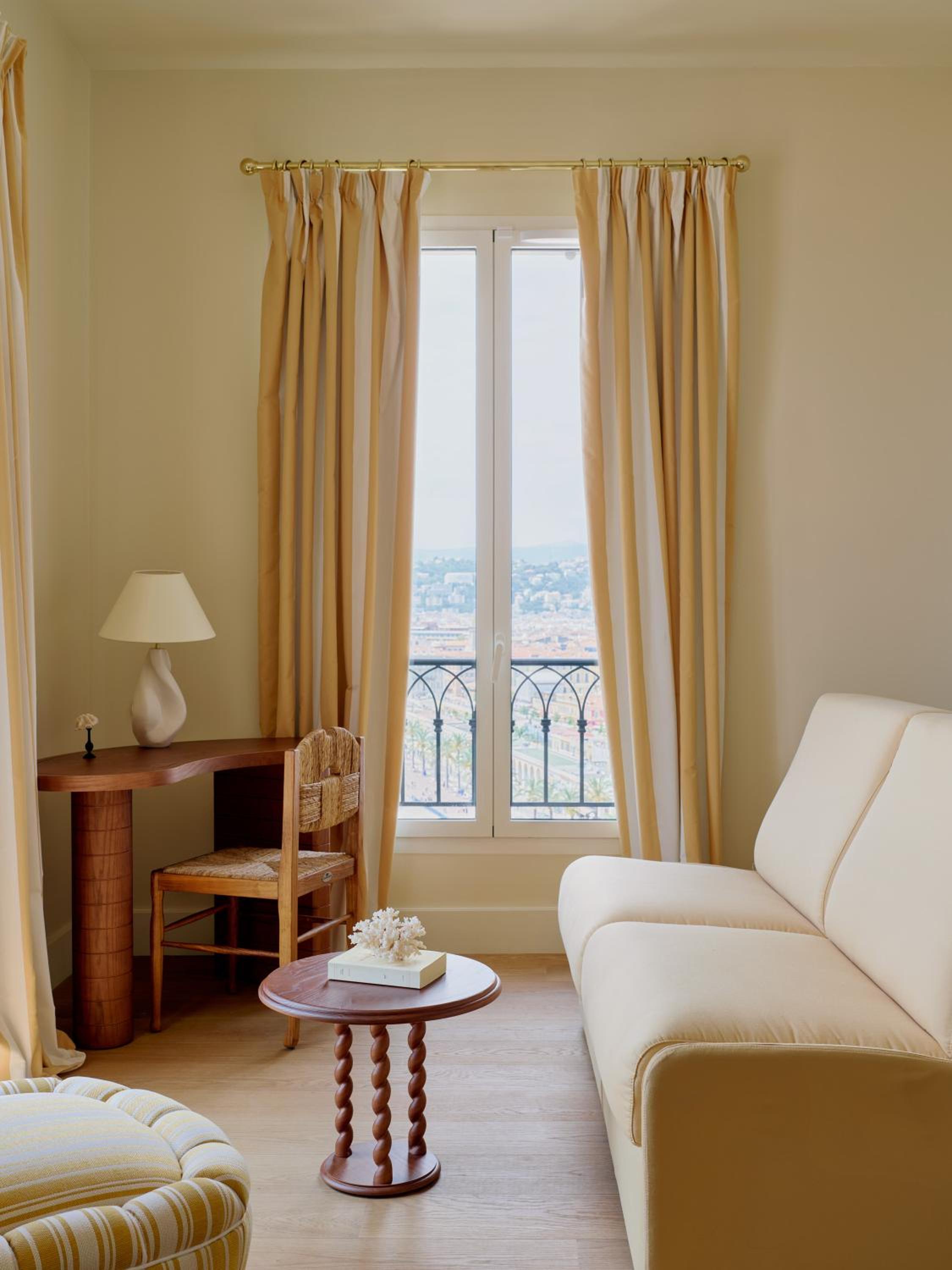 Junior Suite with Balcony and Full Sea View - Photo 12