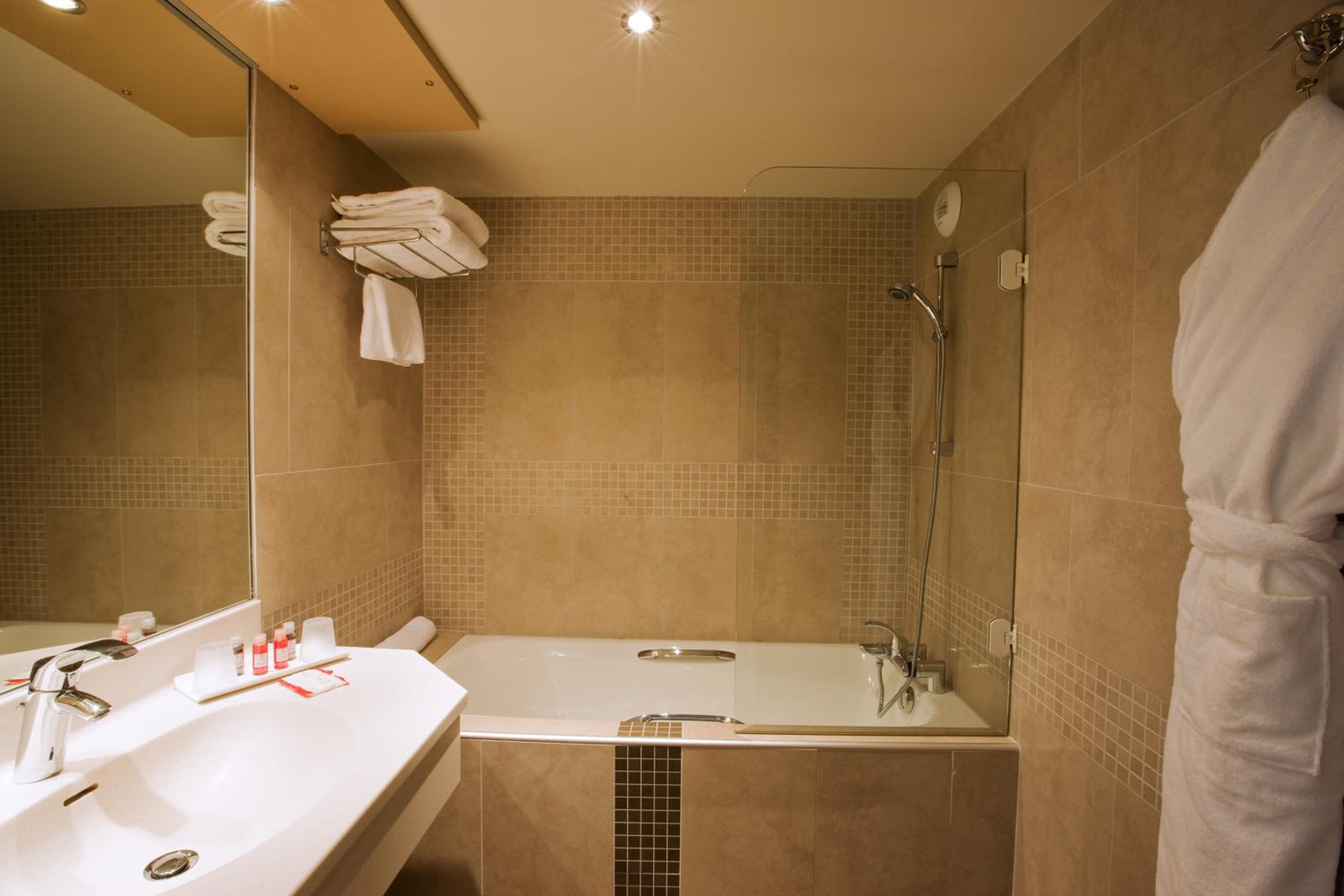 Prestige Double Room - Spa  and Pool Access Not Included - Photo 3