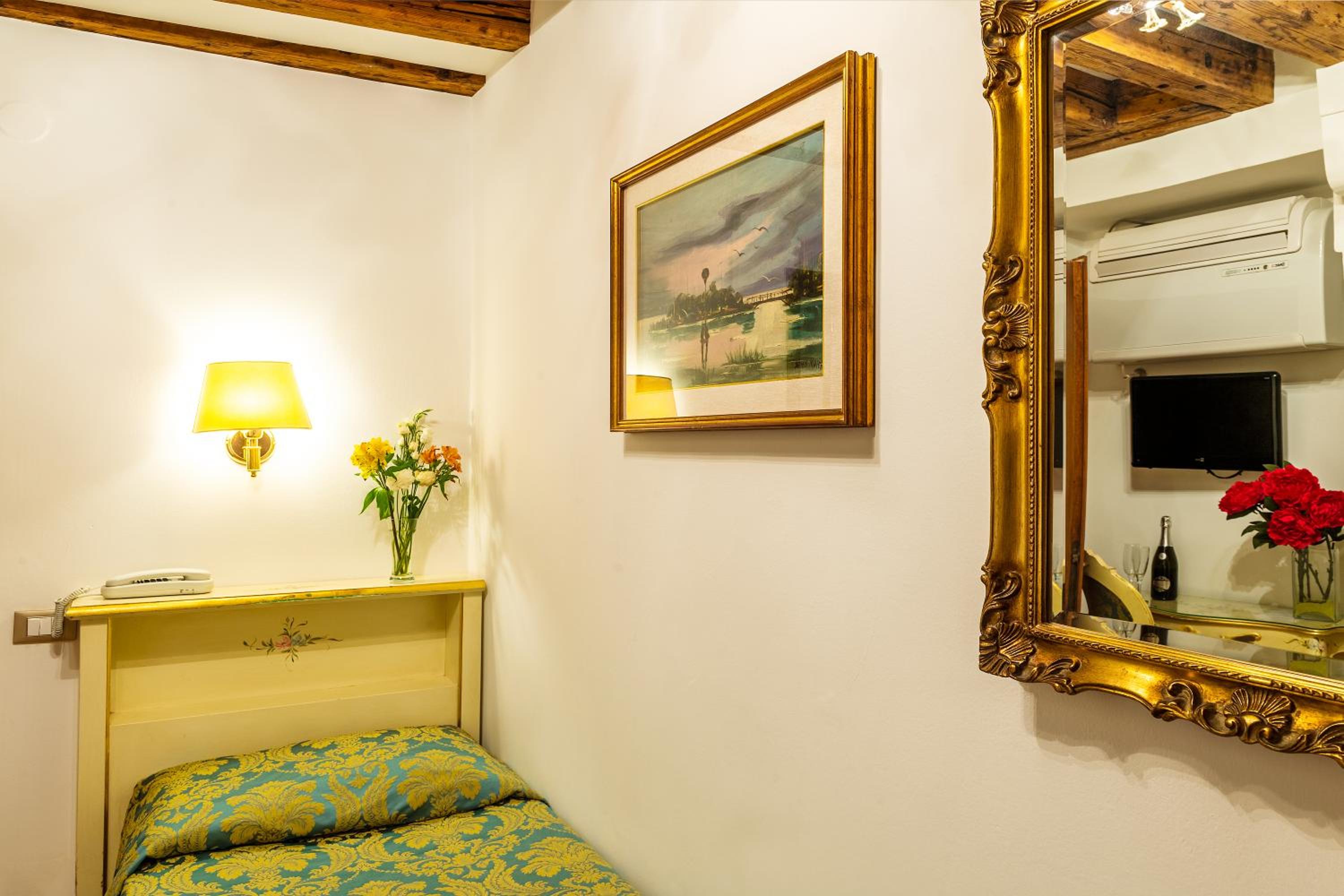 Classic Single Room photo 2