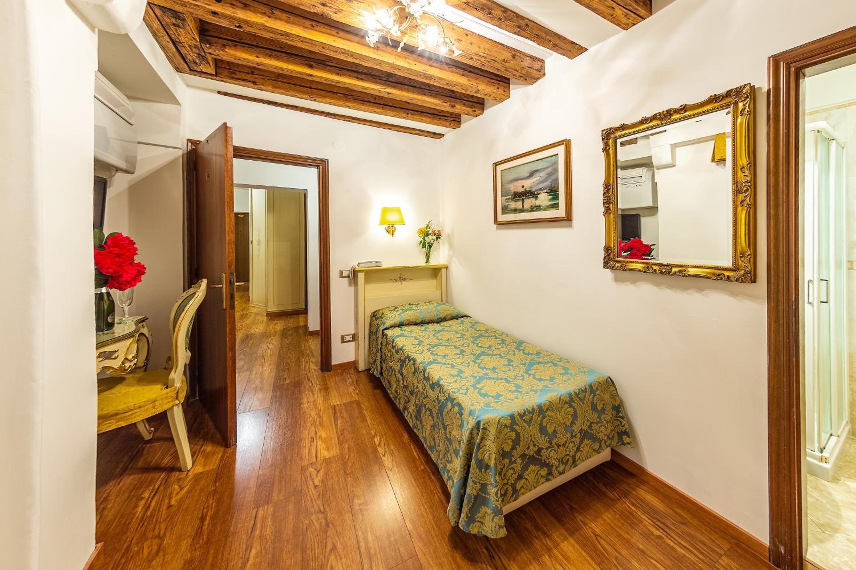 Classic Single Room photo 3