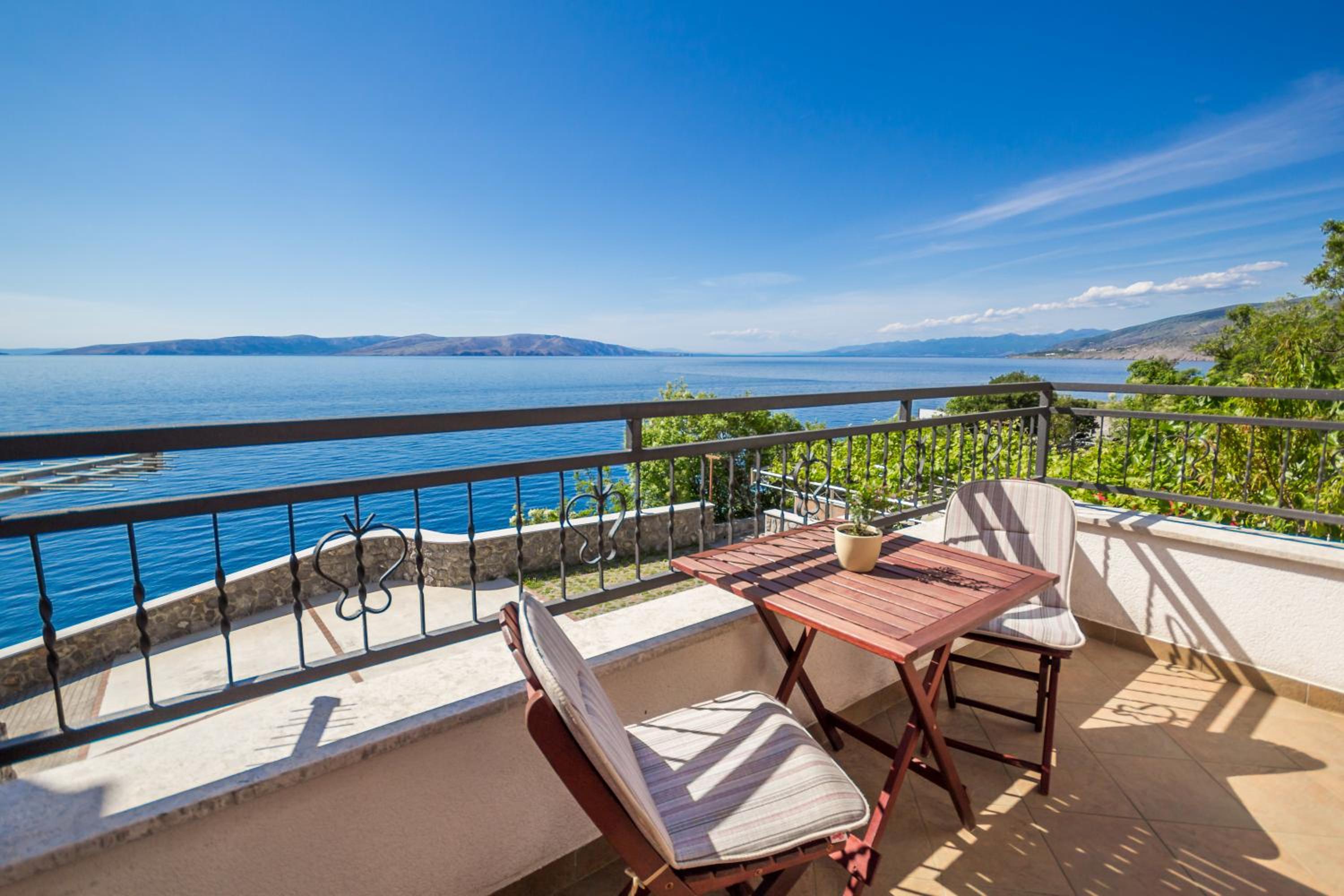 Double Room with Balcony and Sea View - Photo 25