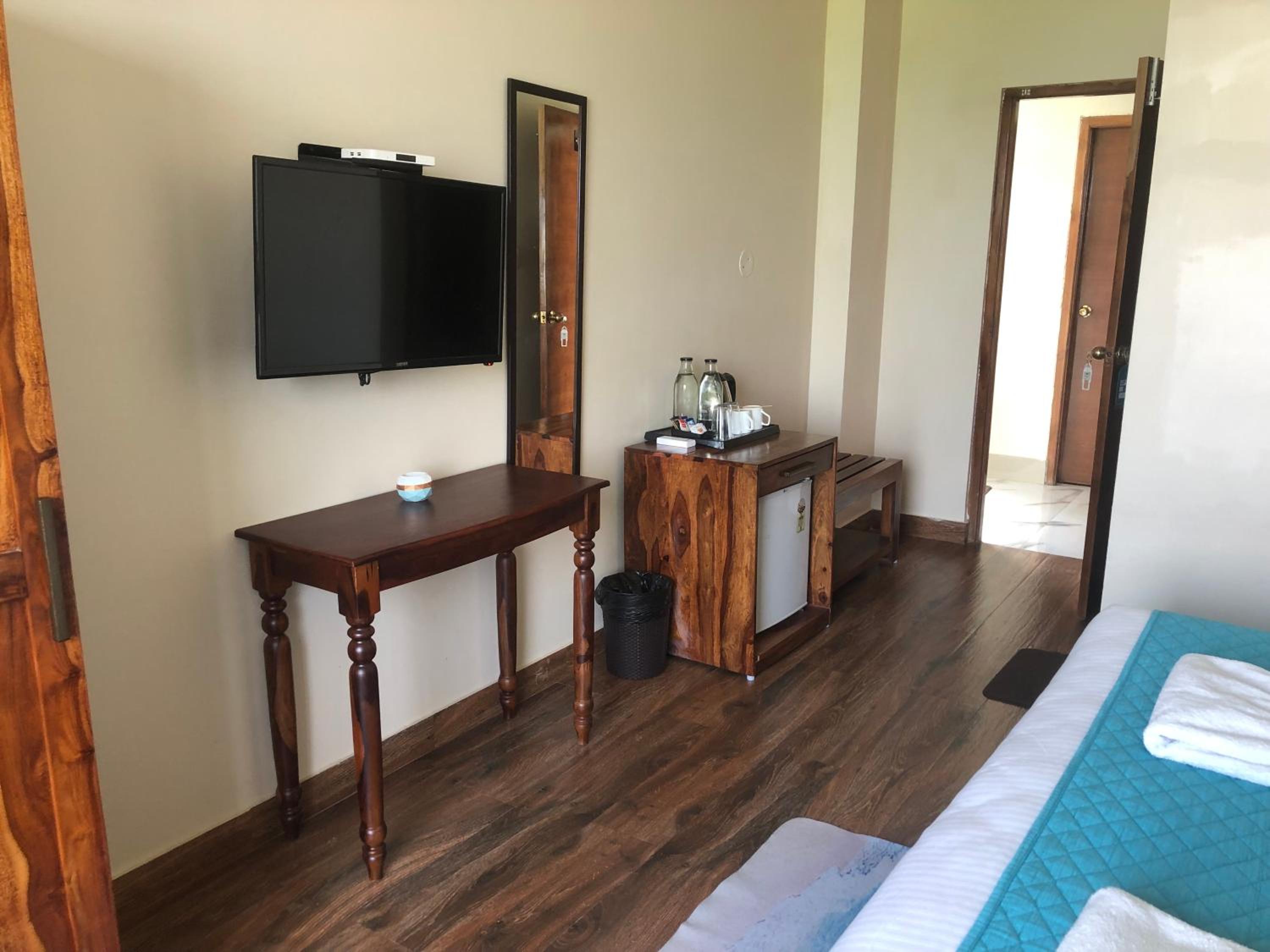 Deluxe King Room - Photo 1