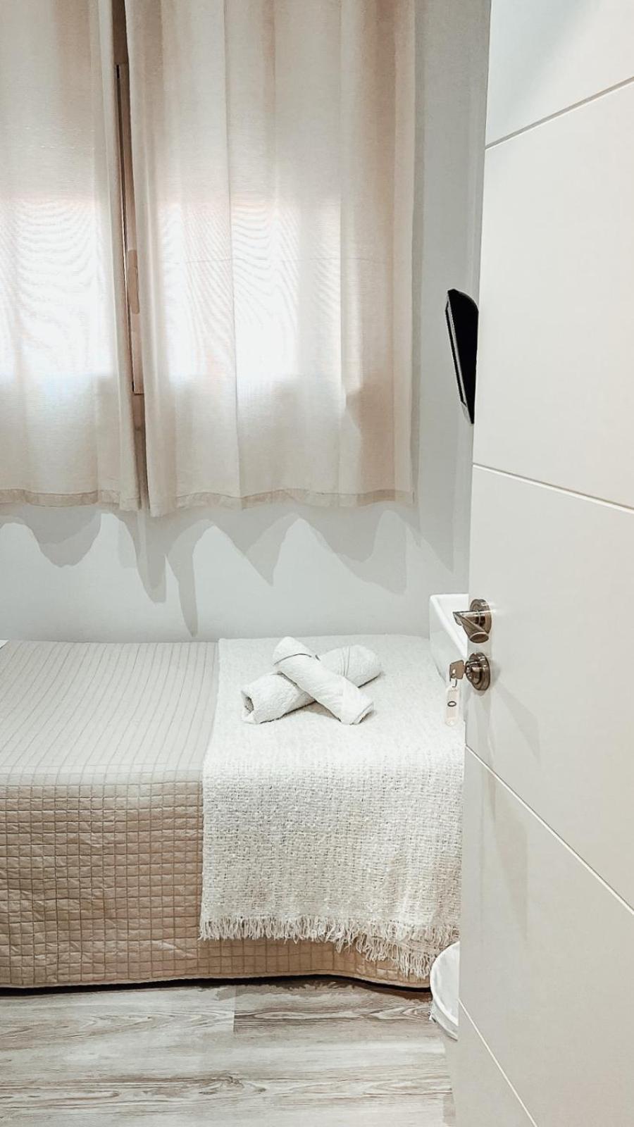 Single Room with Shared Bathroom photo 2