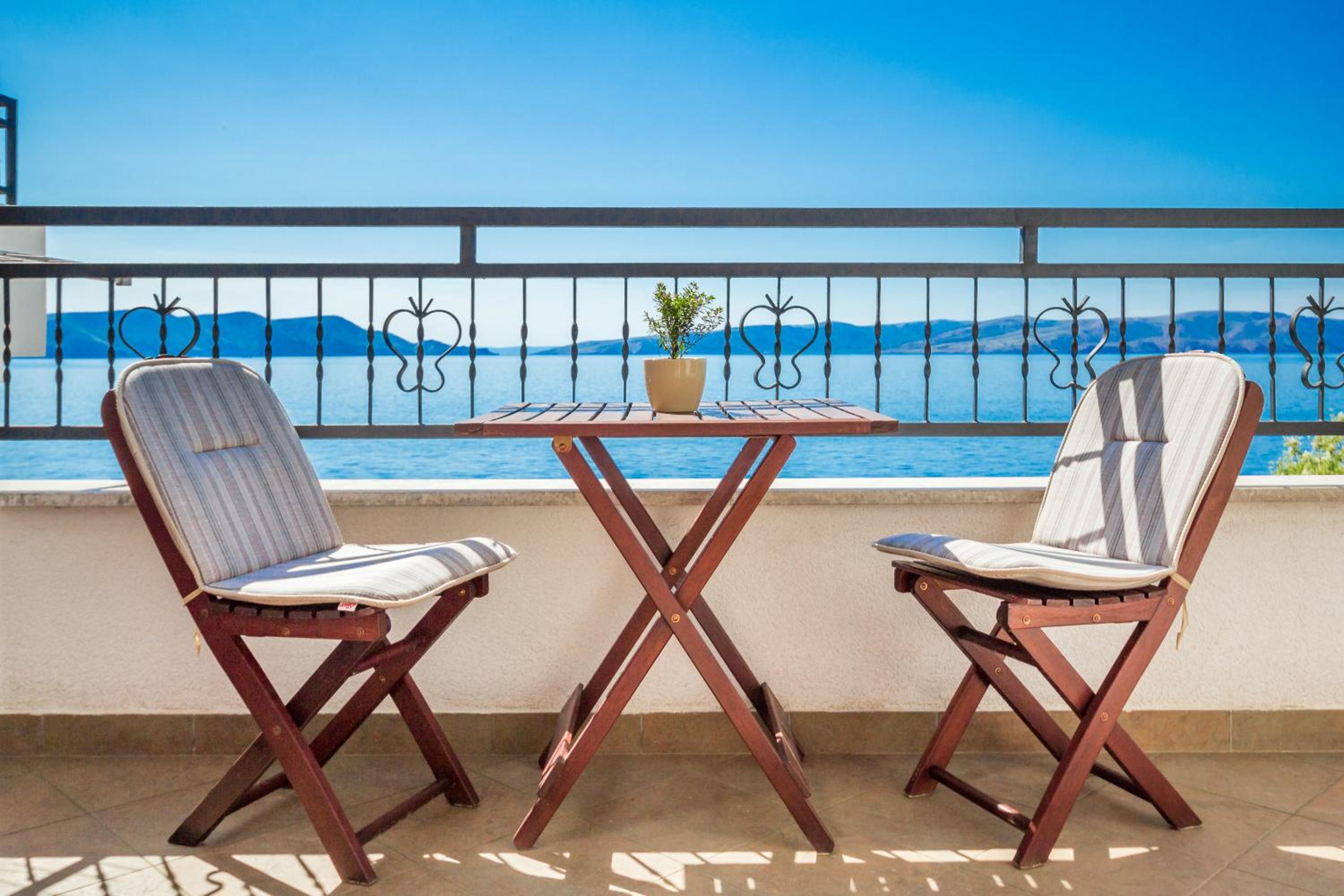 Double Room with Balcony and Sea View - Photo 24