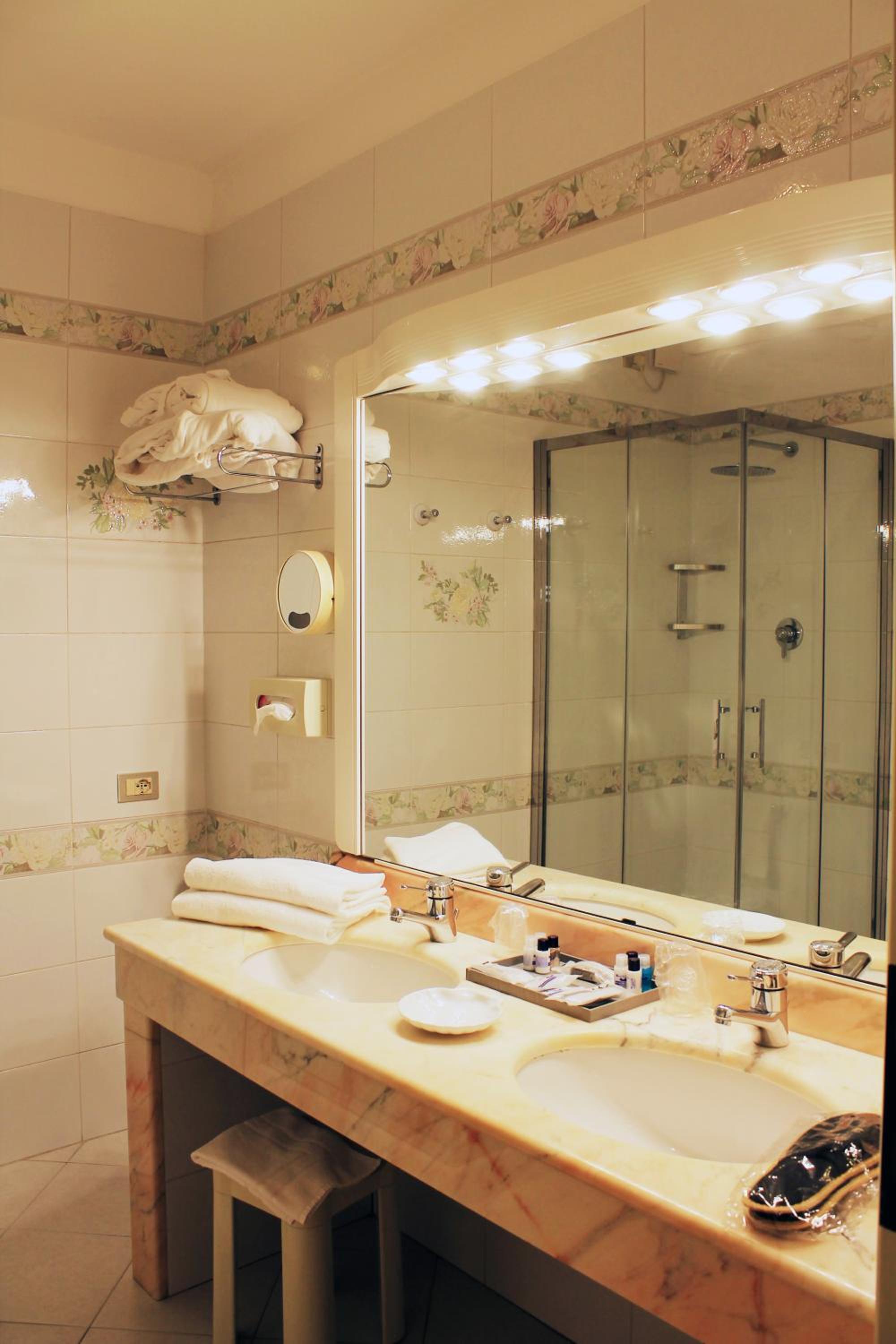 Classic Double or Twin Room photo 2