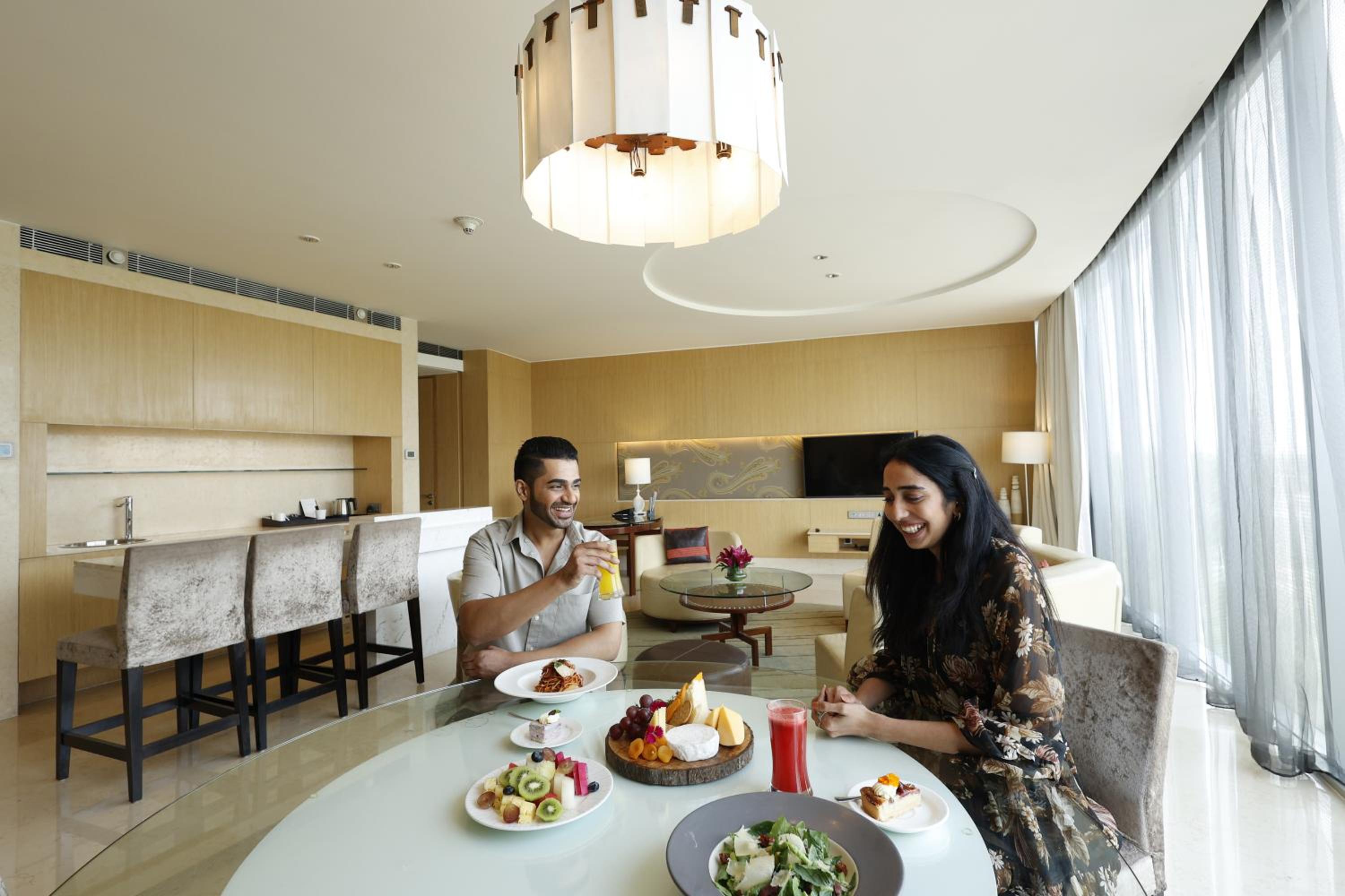 Royal One-Bedroom Suite with Club Lounge Access - Photo 7