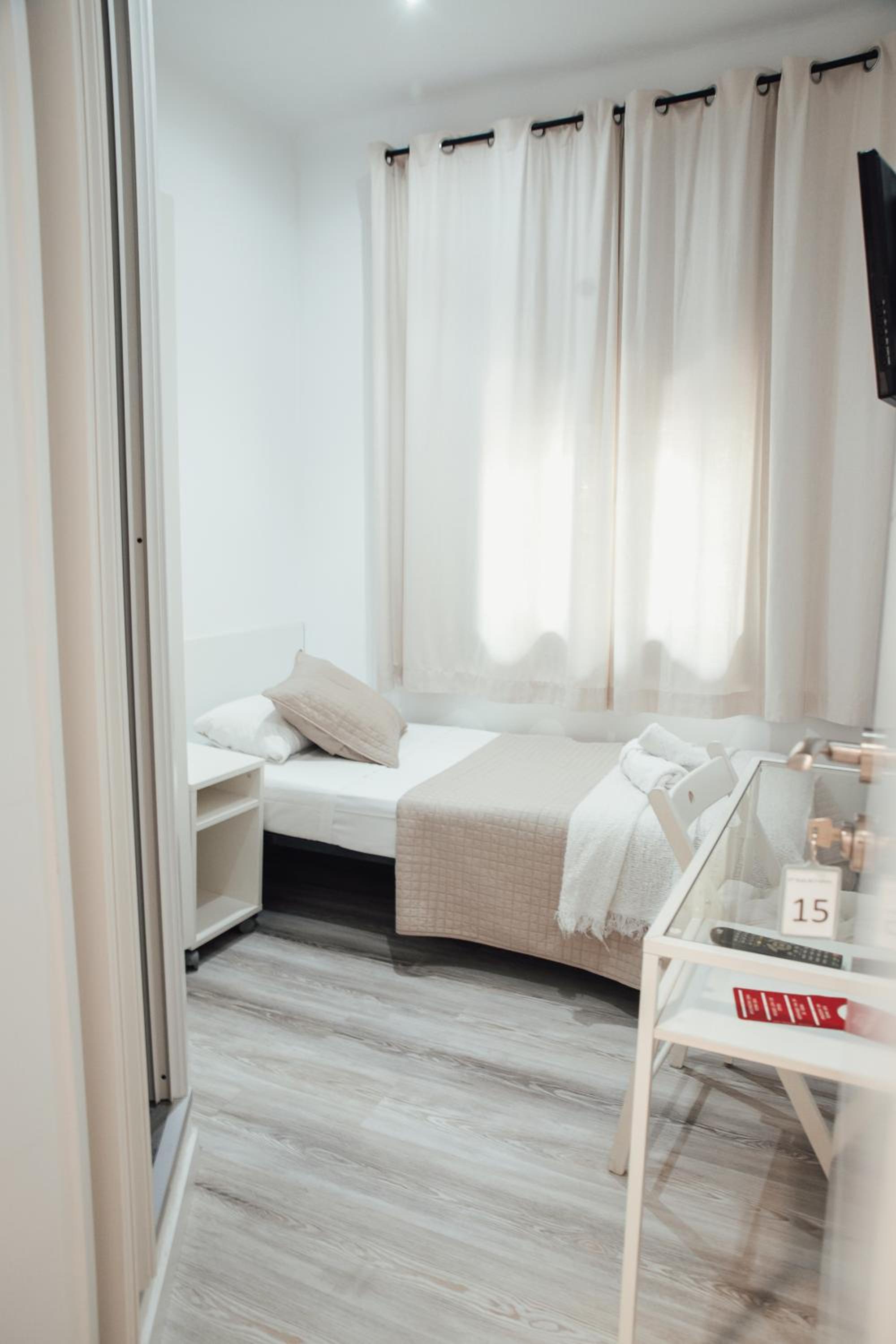 Habitación individual con baño compartido