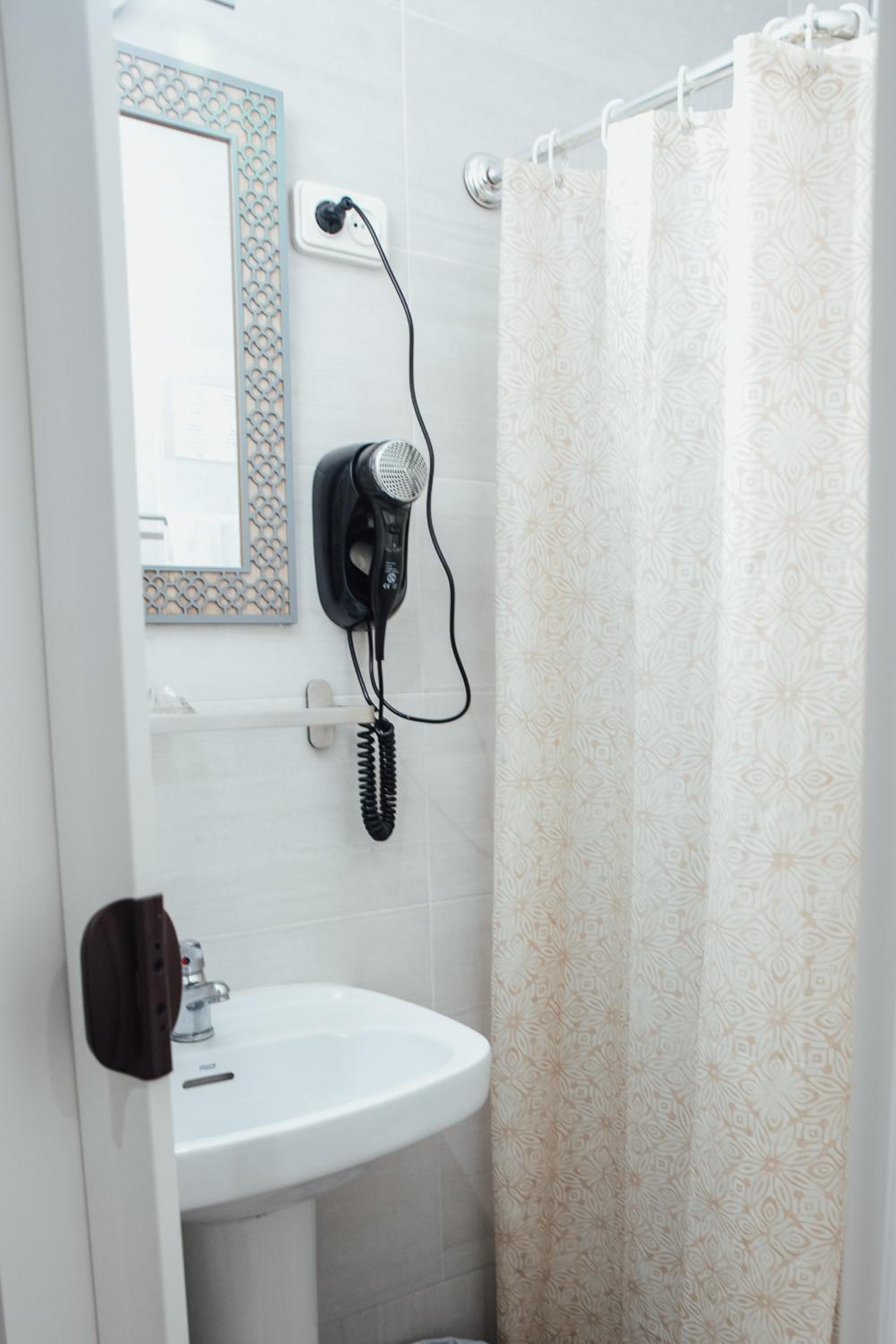Single Room with Shared Toilet photo 3