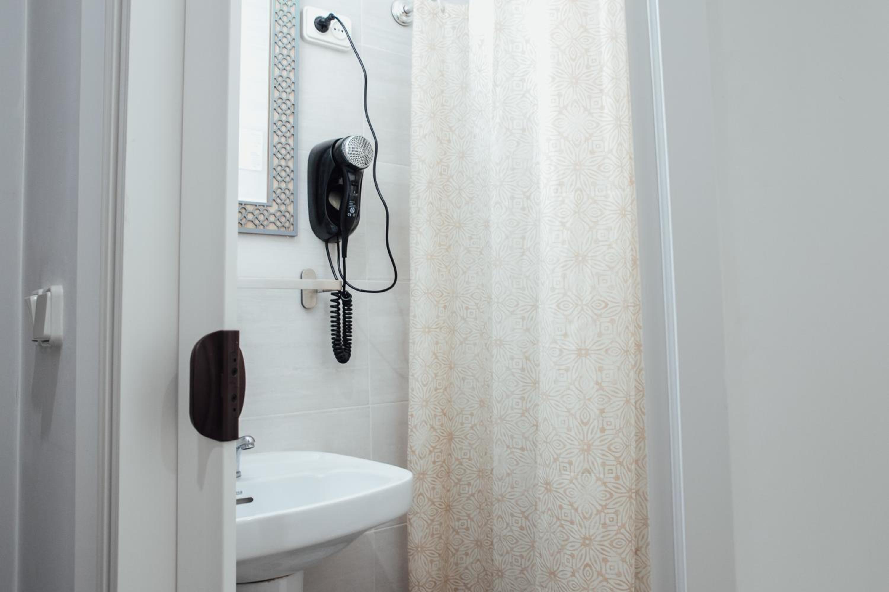 Single Room with Shared Toilet photo 2