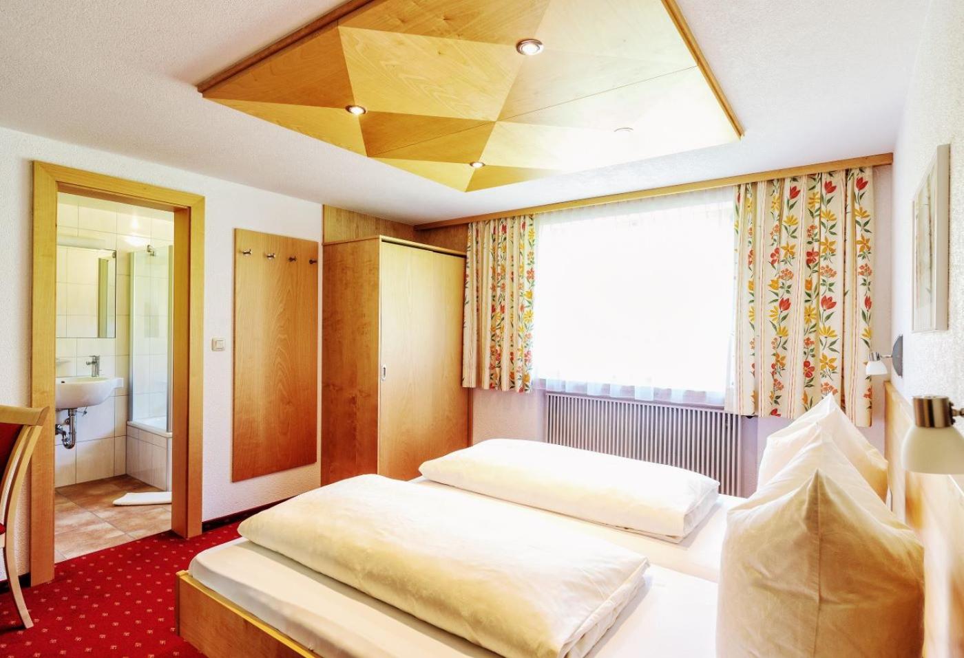 Small Double Room photo 1