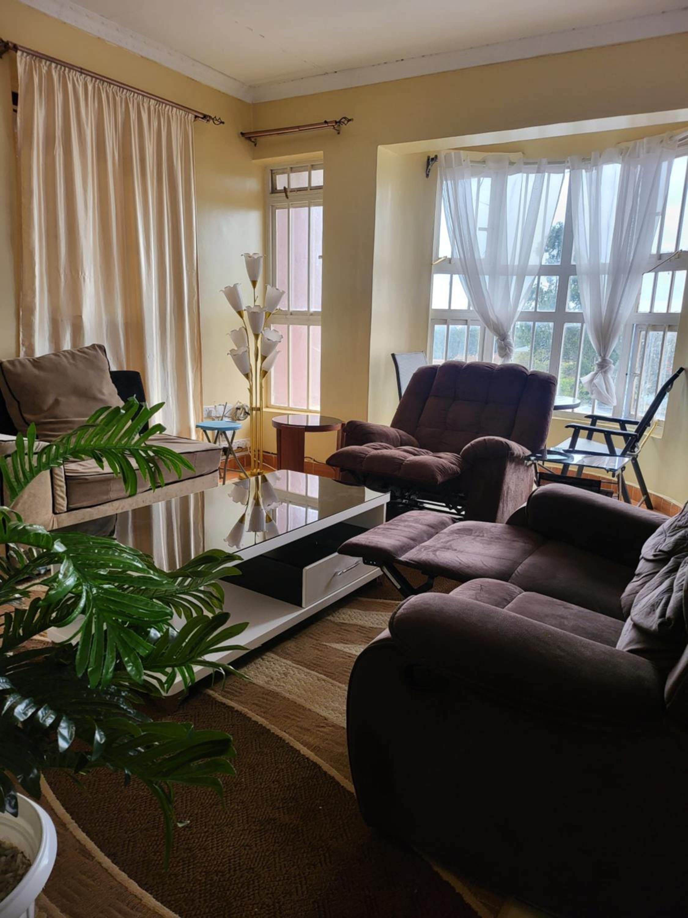 One-Bedroom Apartment photo 1