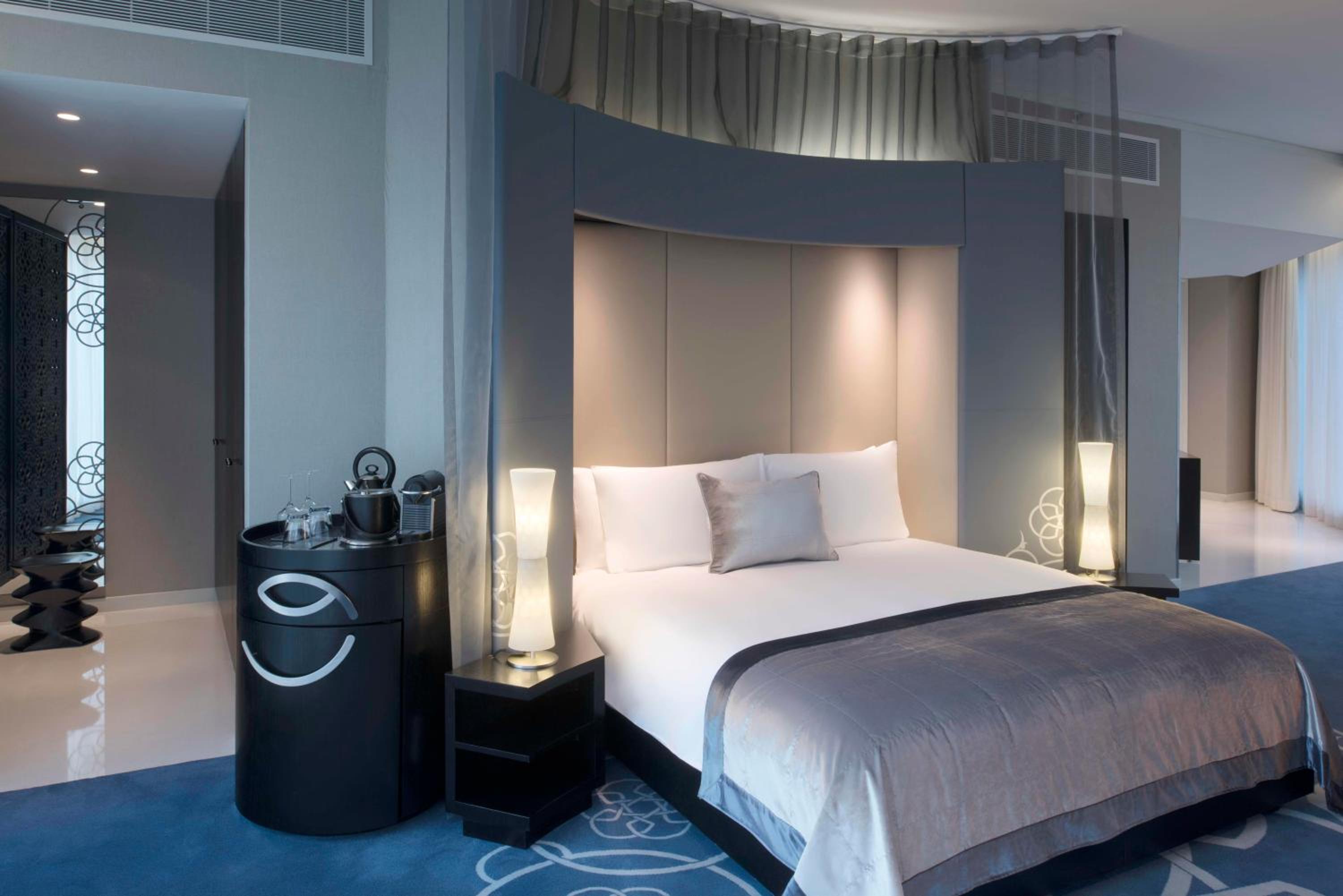 Urban One-Bedroom Junior King Suite with City View - Photo 1