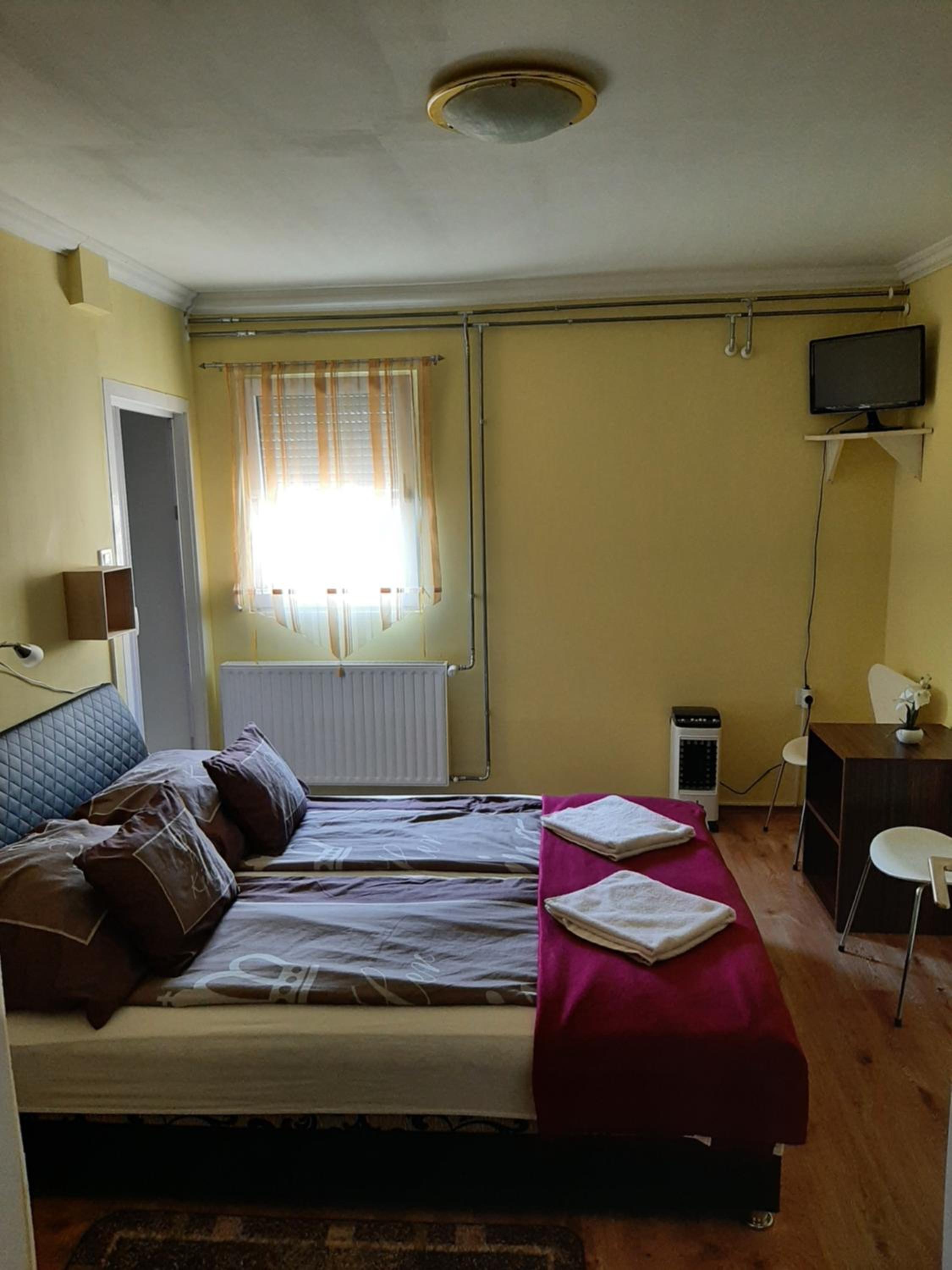 Double Room with Extra Bed photo 2