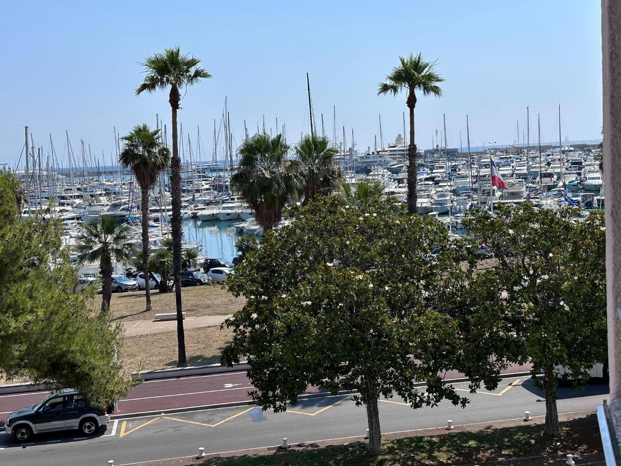 Studio Apartment with Sea View photo 2