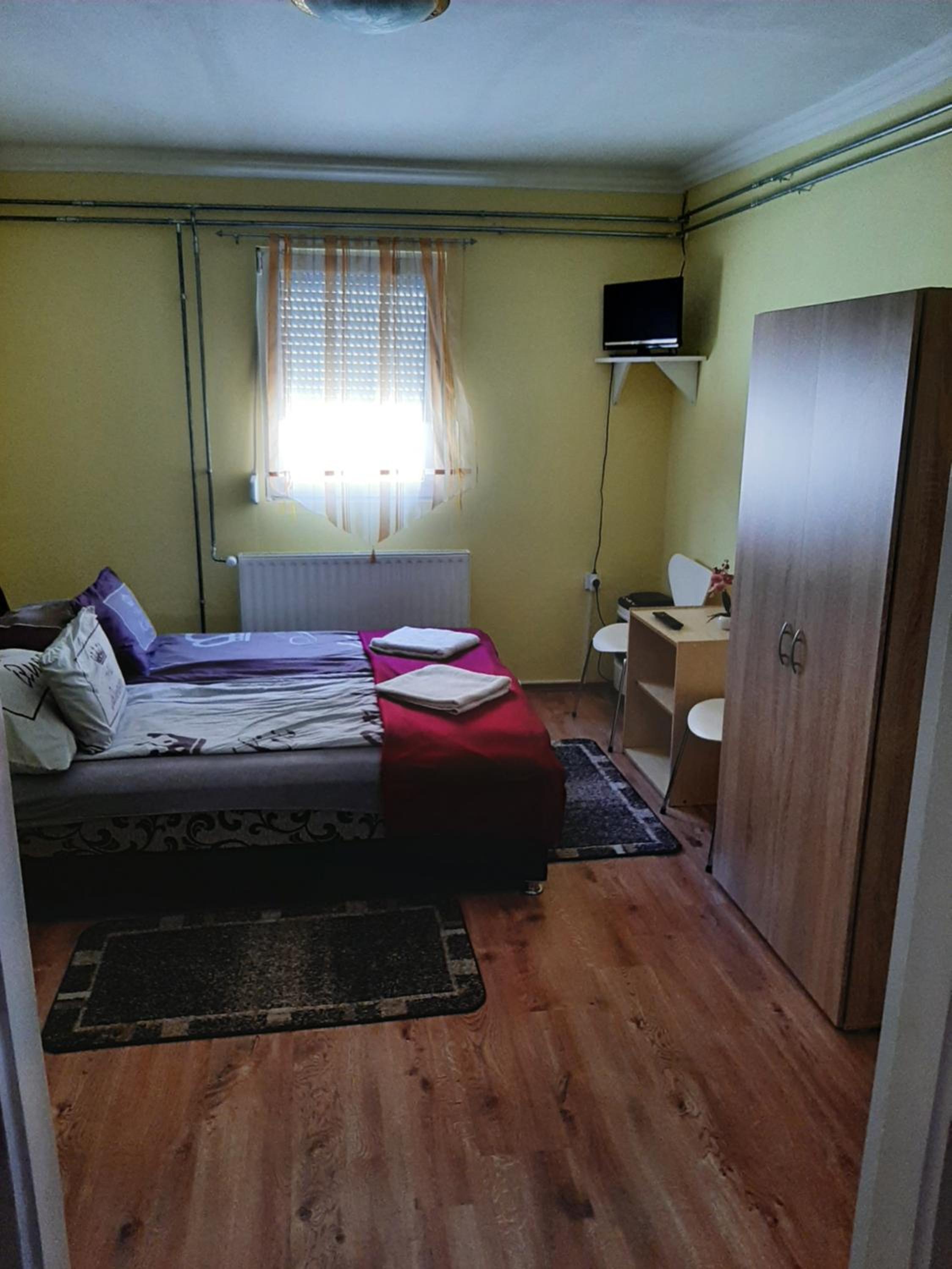 Double Room with Extra Bed photo 1