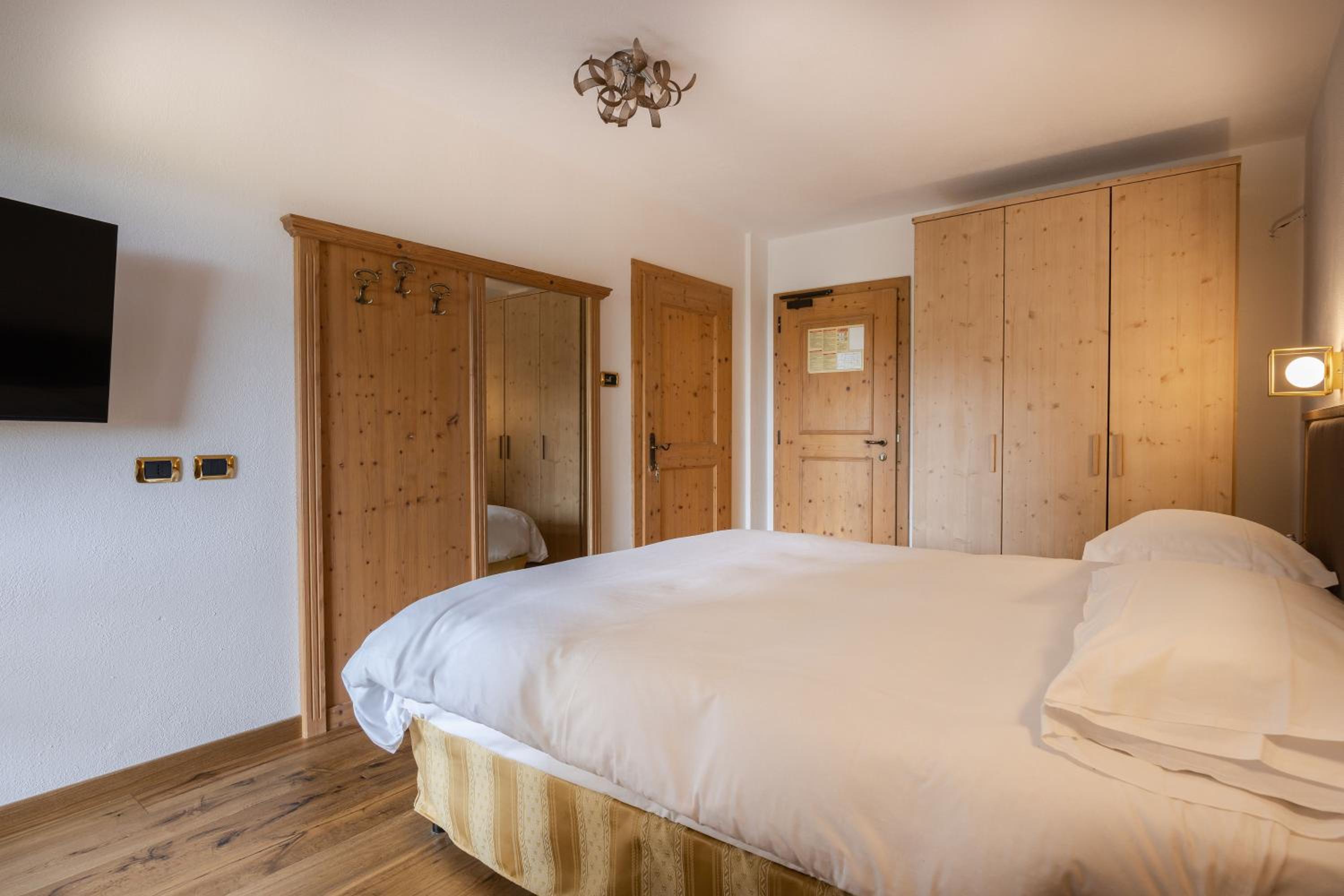 Standard Double Room photo 3