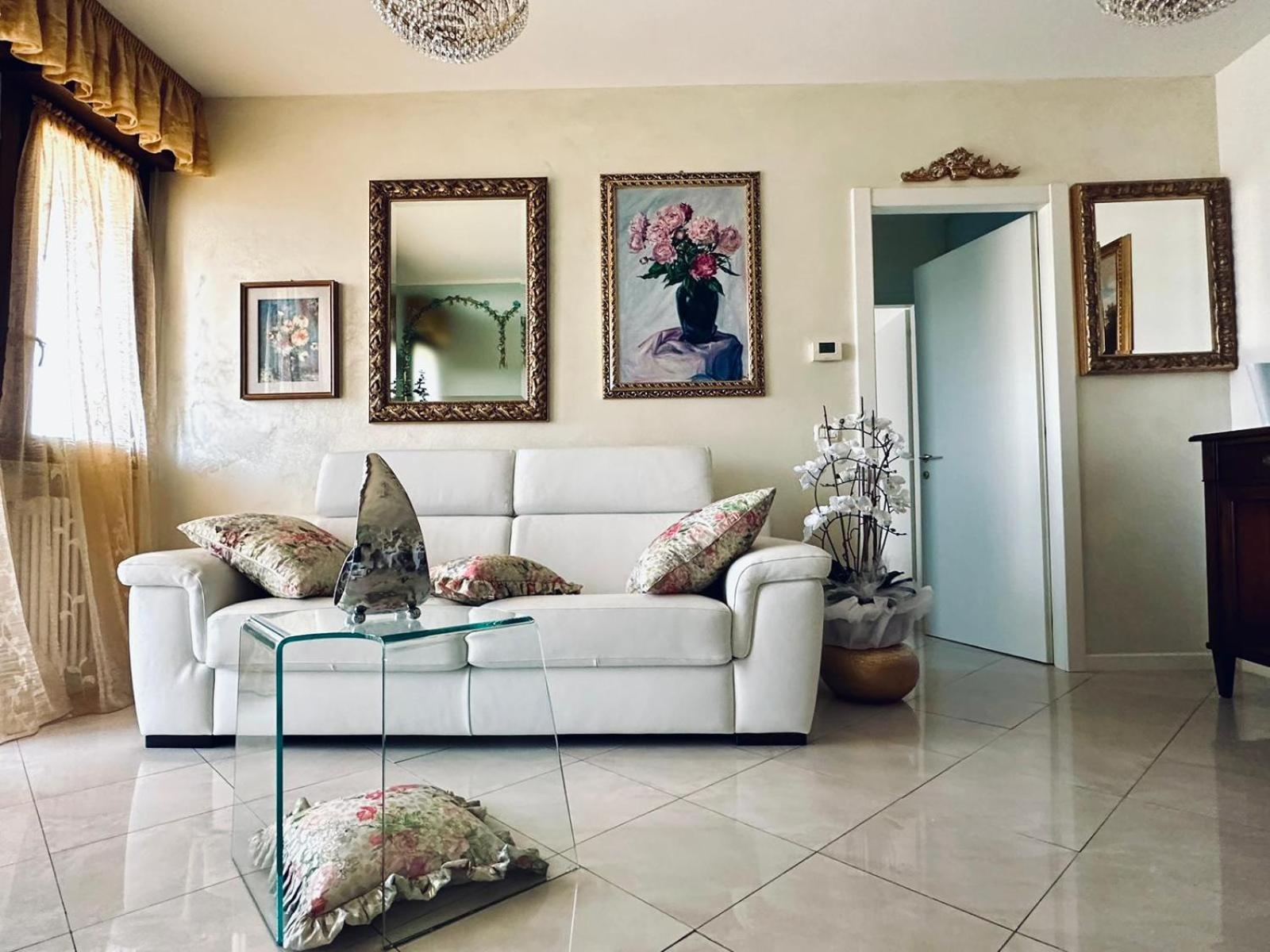 One-Bedroom Apartment - Photo 6