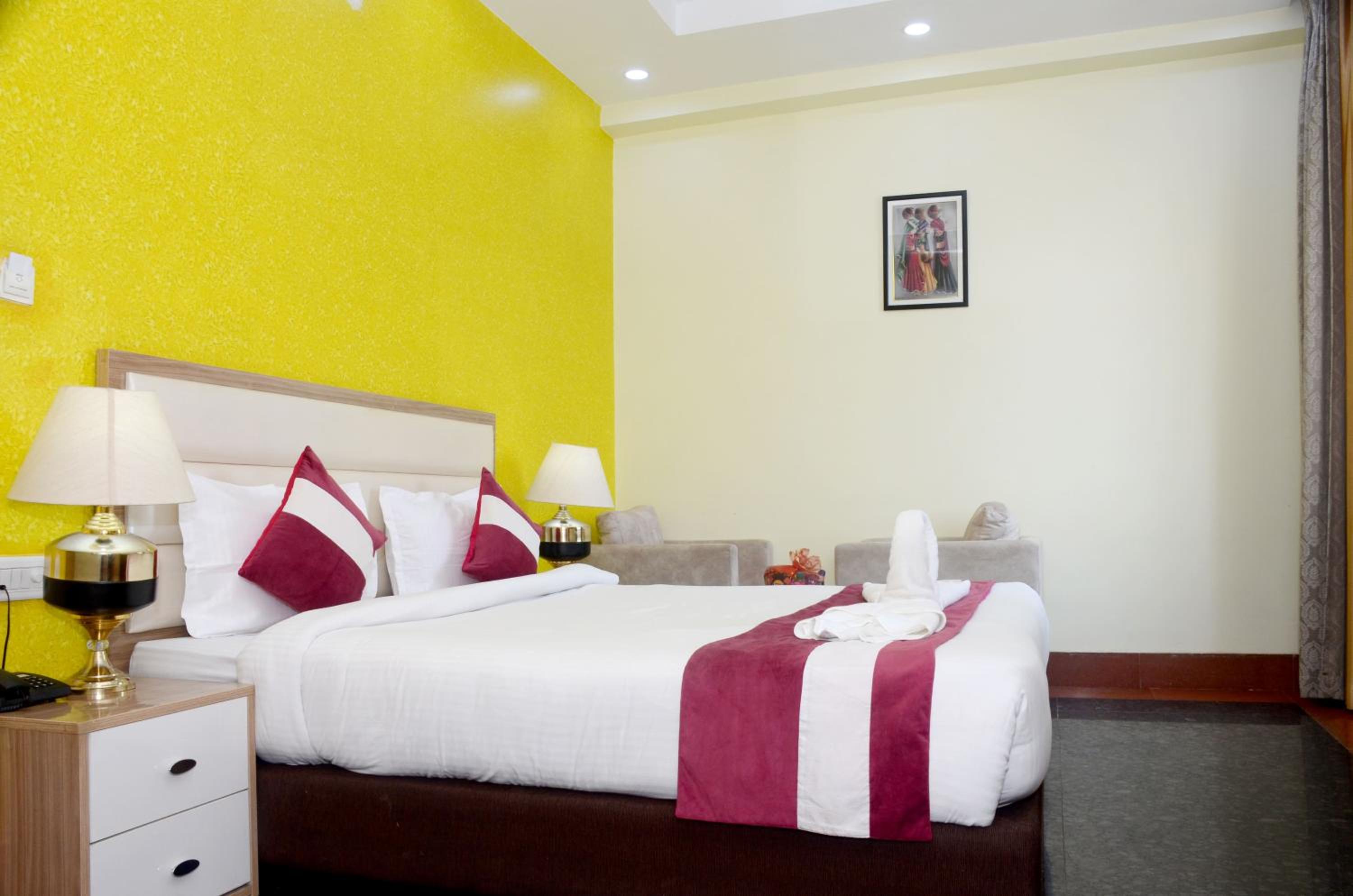 Deluxe Double Room - Photo 21