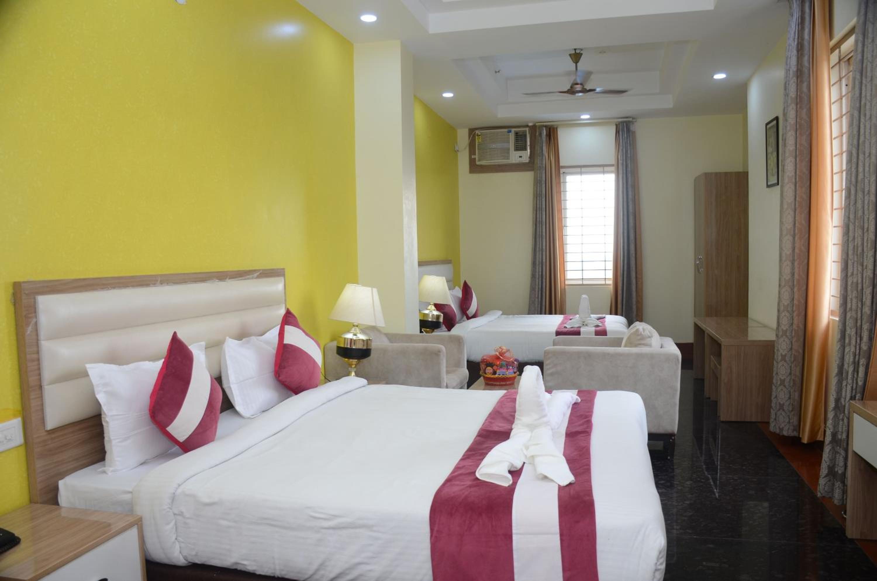 Deluxe Family Room - Photo 8