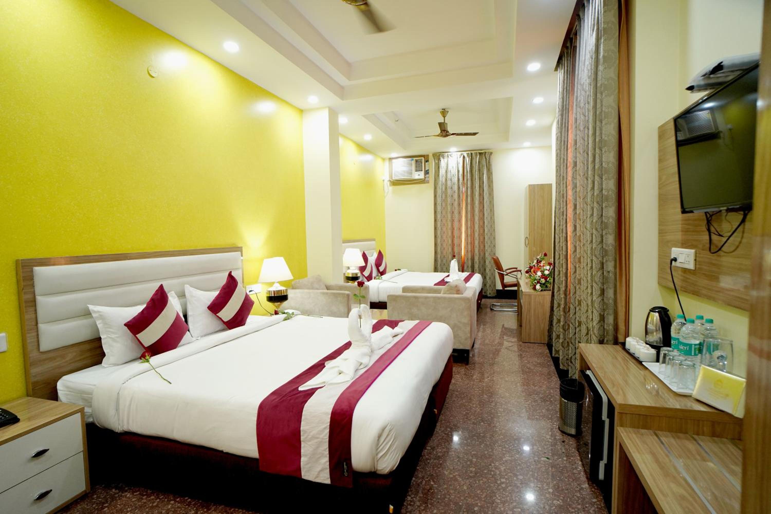 Deluxe Family Room - Photo 9