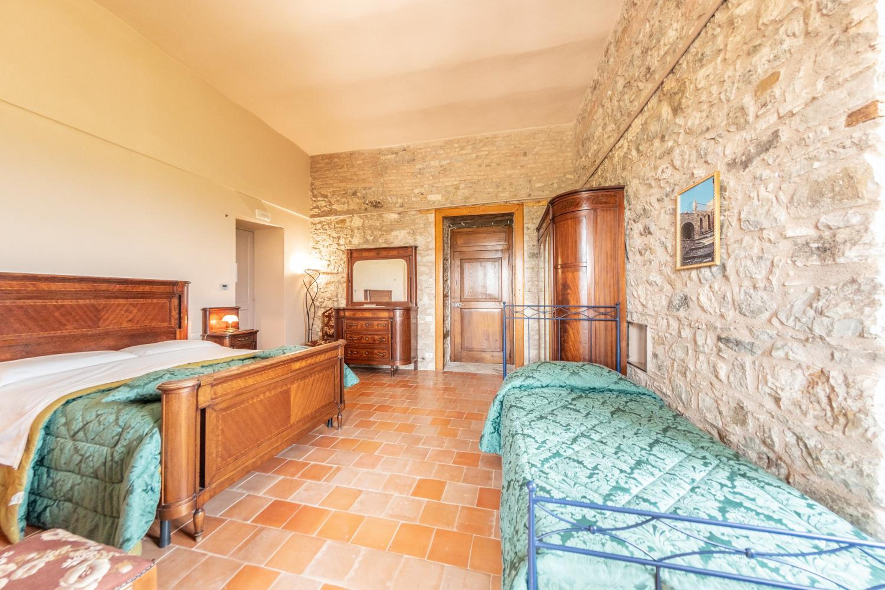 Classic Triple Room - Photo 8