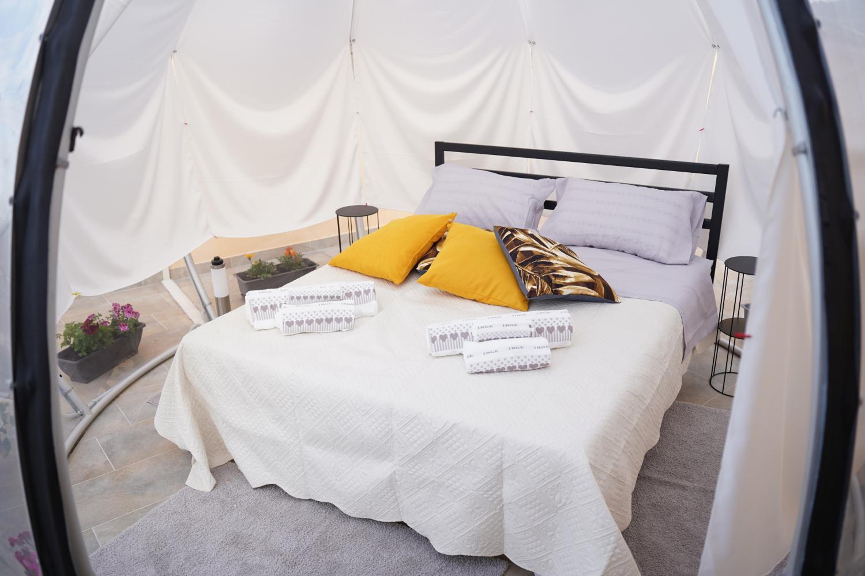 Queen Suite with Spa Bath