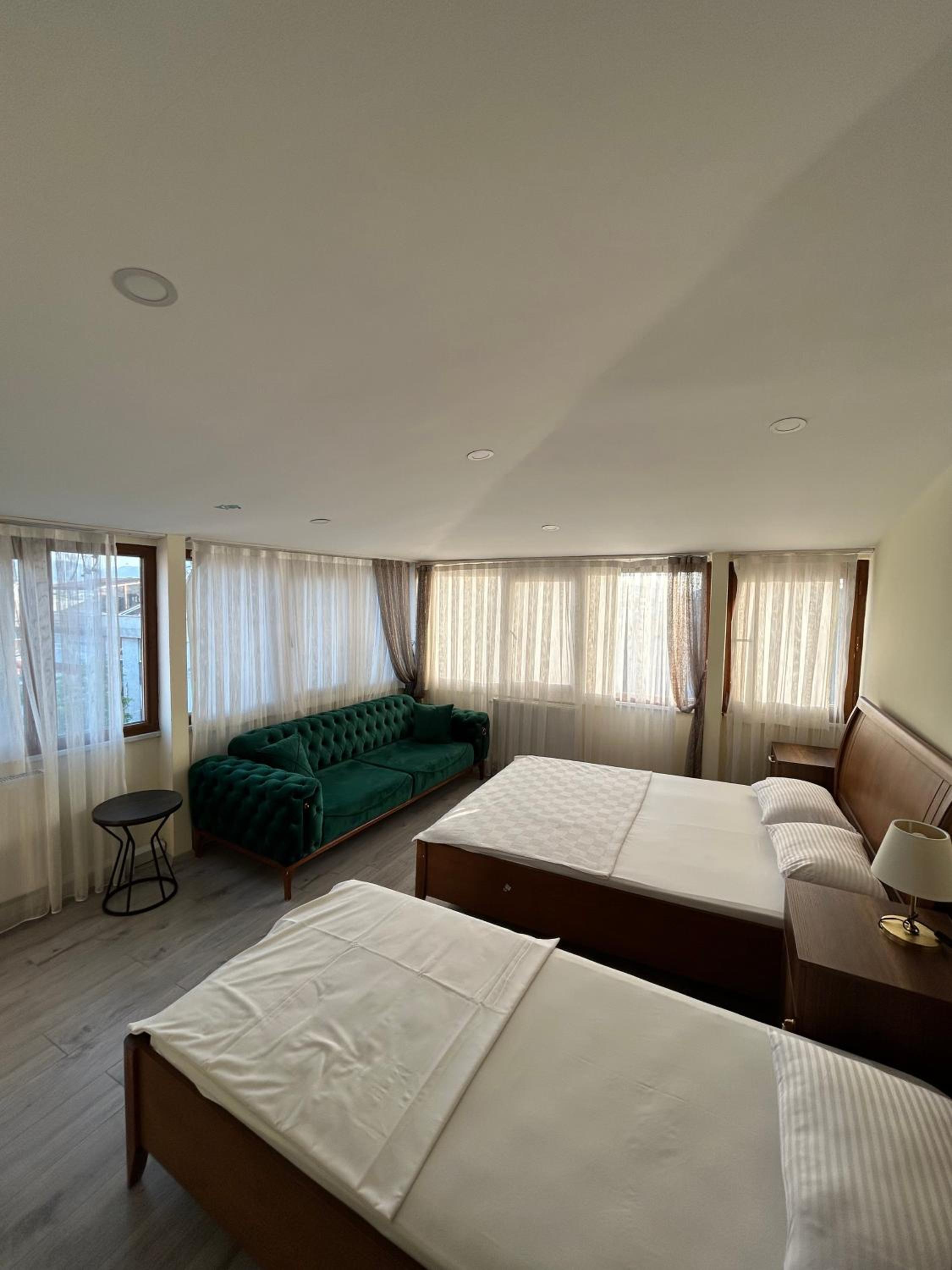 Deluxe Family Room photo 2
