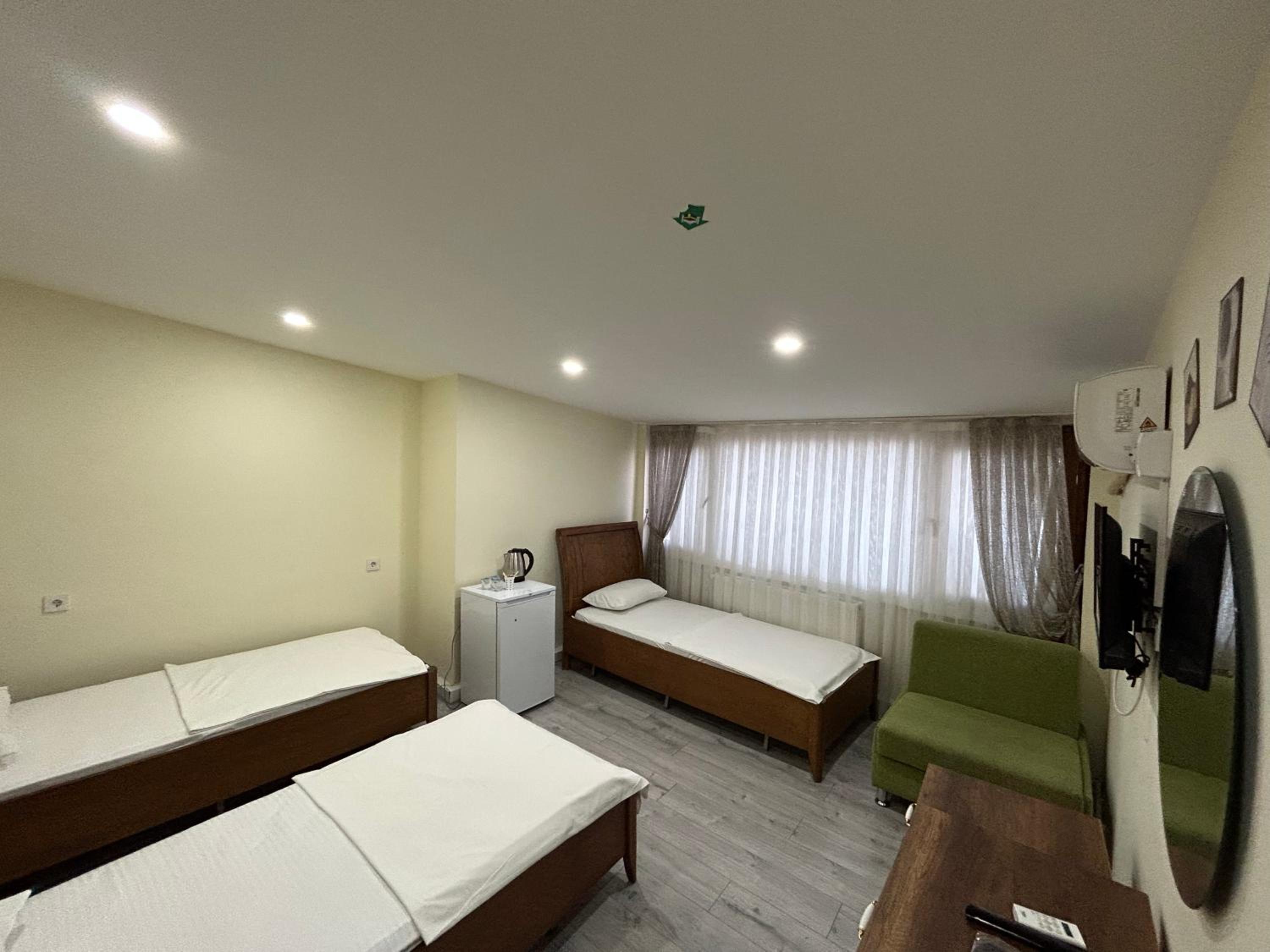 Deluxe Triple Room photo 2