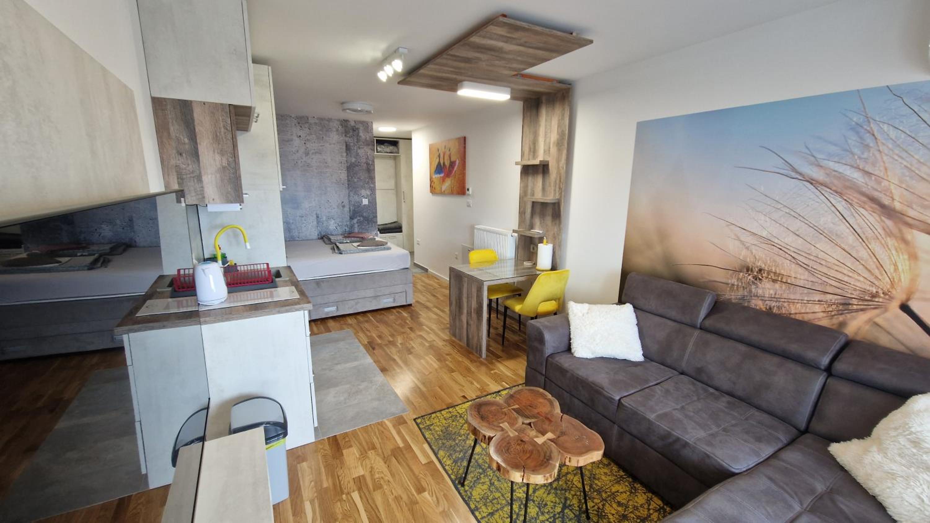 One-Bedroom Apartment photo 1