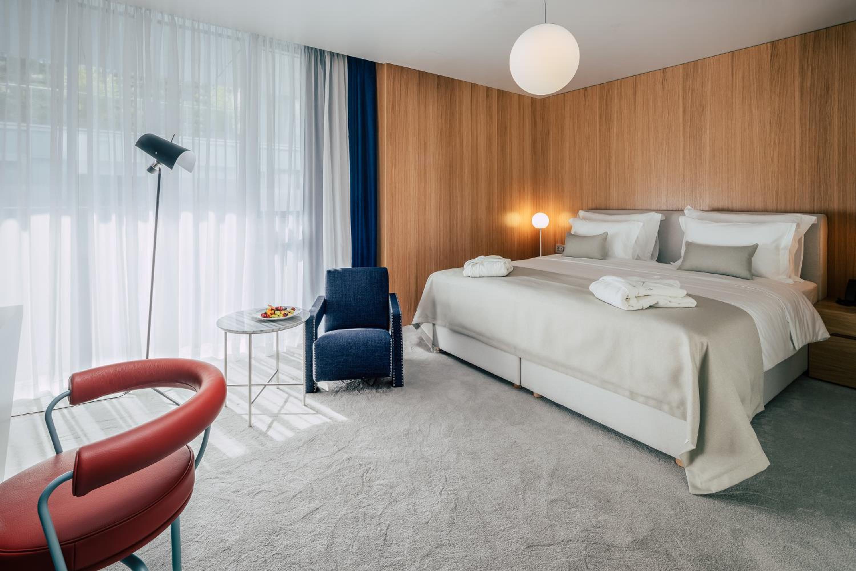 Premium Double Room – Atrium View - Photo 1