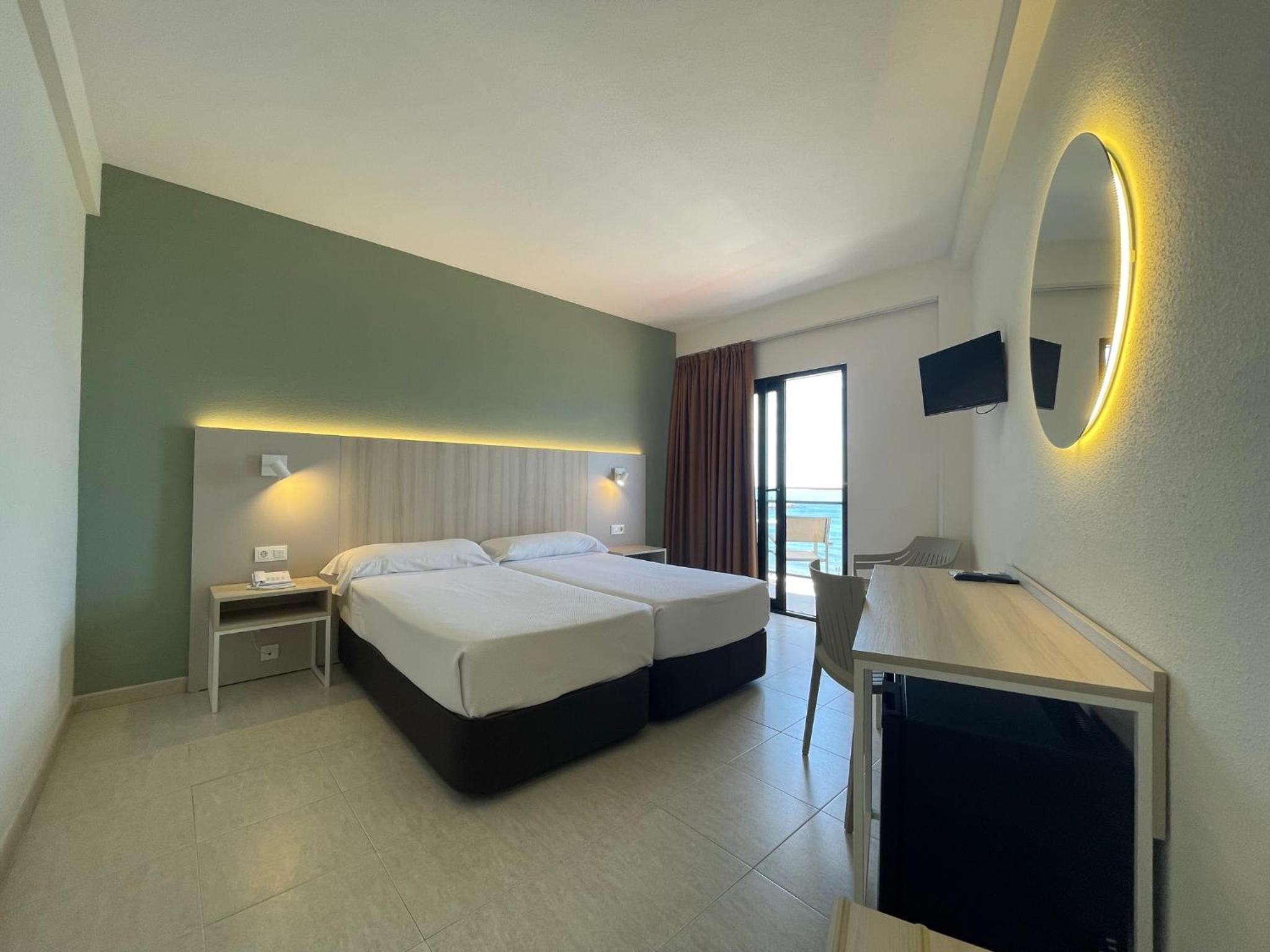 Double or Twin Room with Sea View photo 2