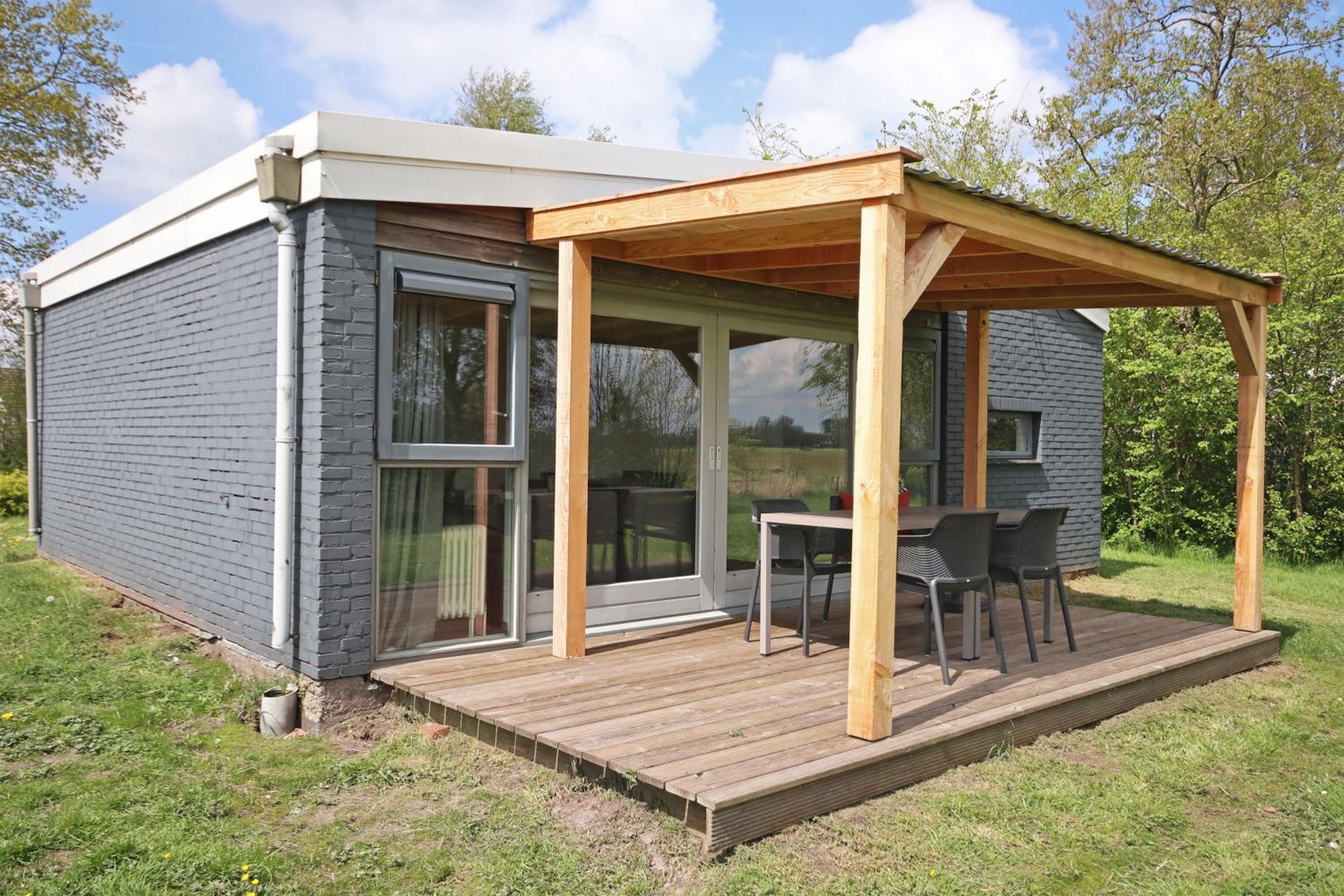 Bungalow with Garden View photo 2