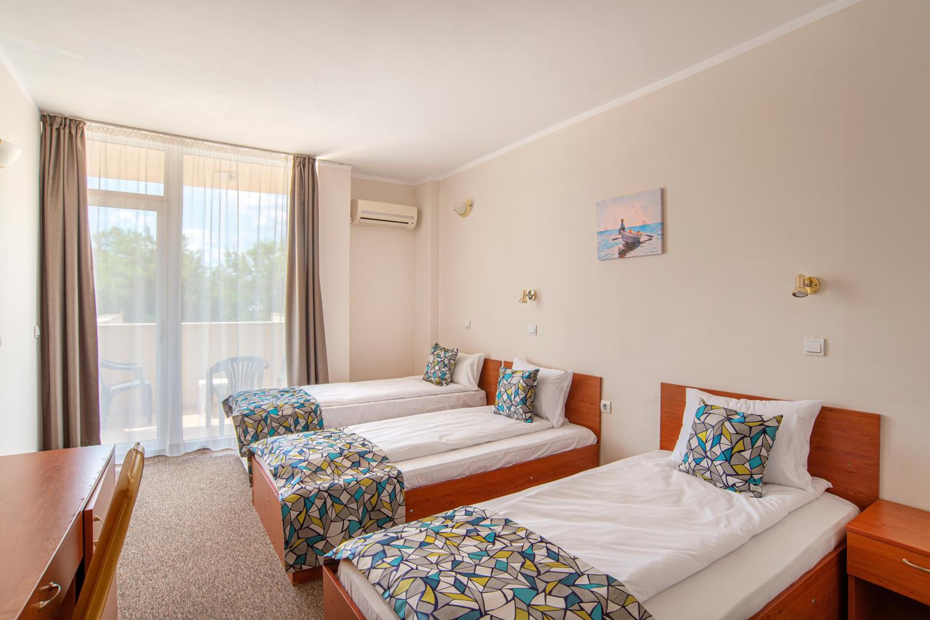 Economy Triple Room photo 1