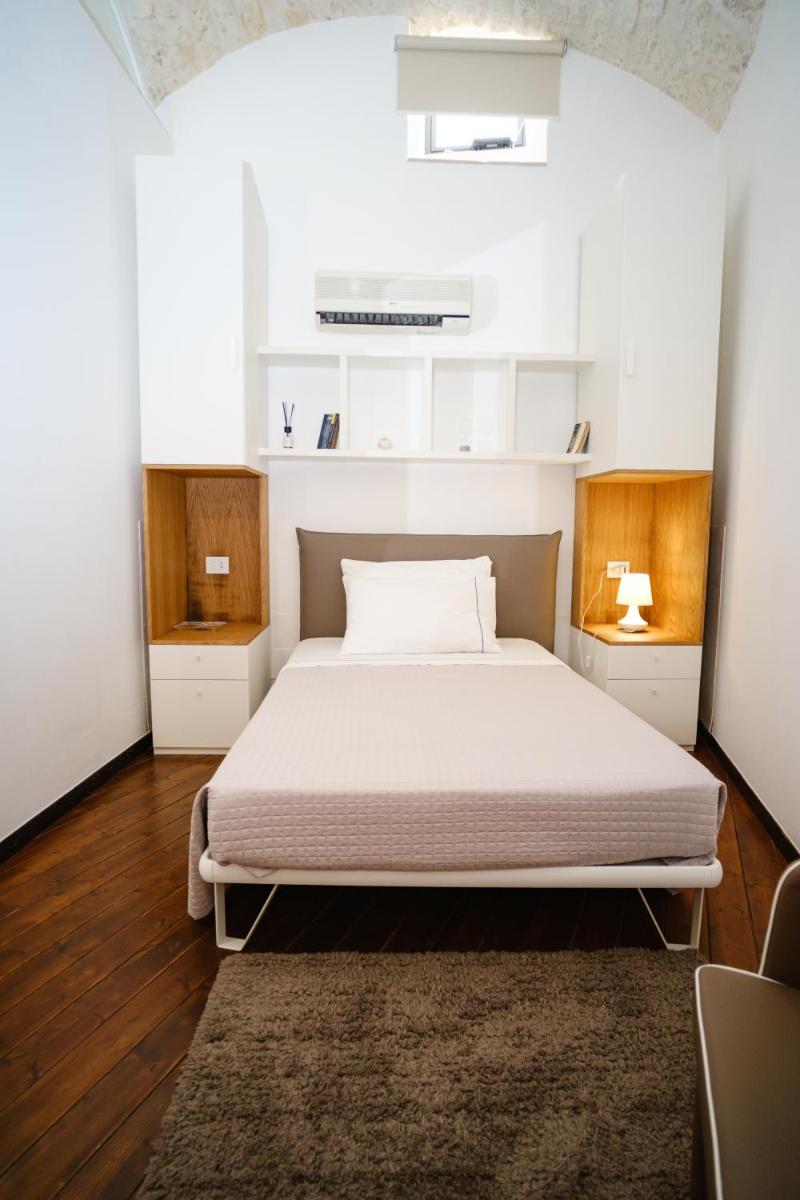 Small Single Room photo 2