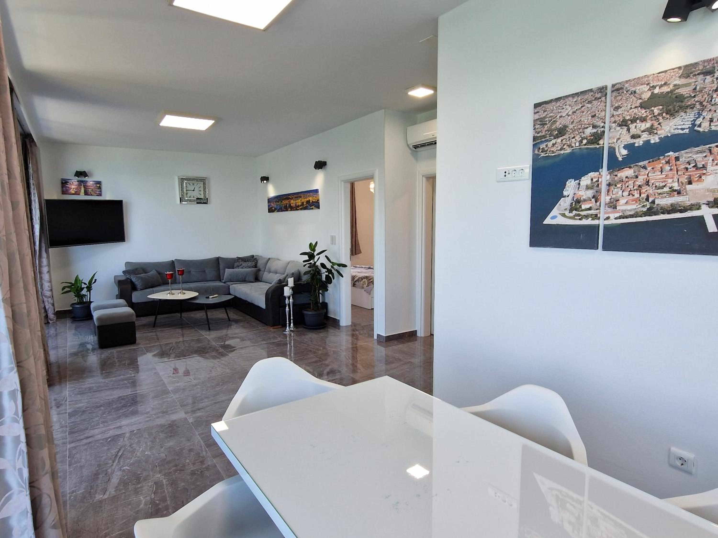 Two-Bedroom Penthouse Apartment with Sea View photo 1