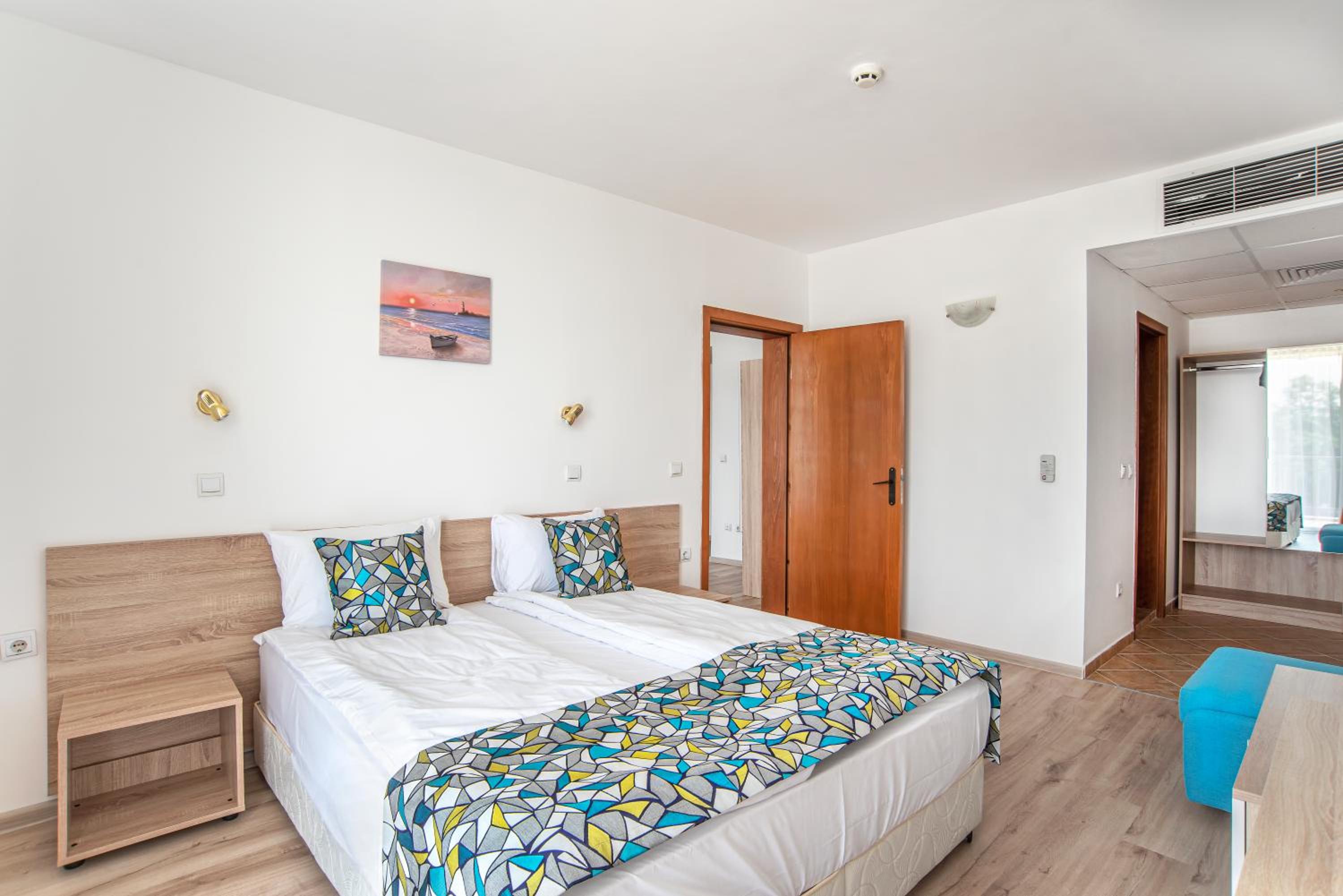 Apartment with partial sea view  photo 1